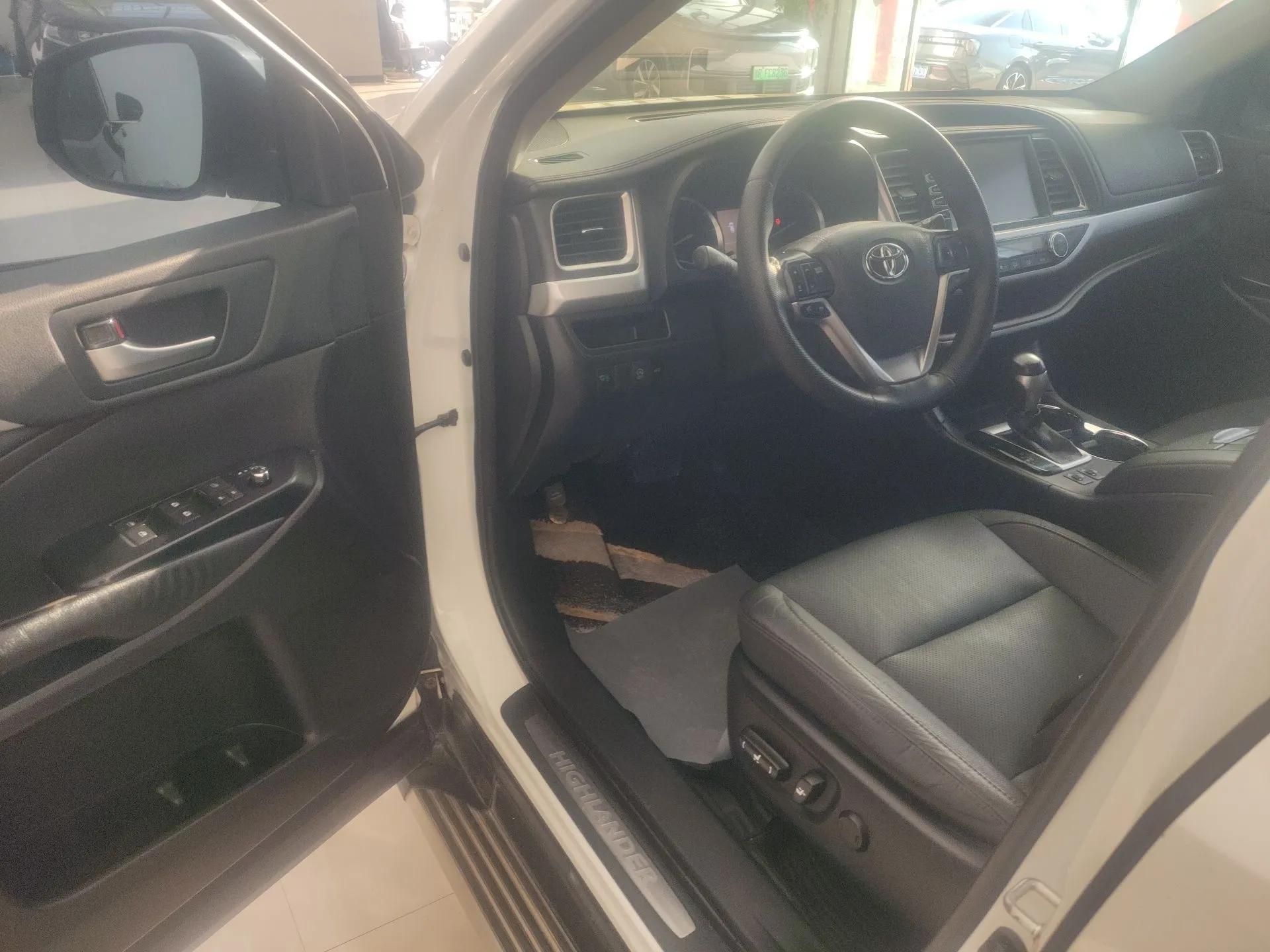 Toyota Highlander 2017 2.0T Four-Wheel Drive Luxury Edition 7 Seats — миниатюра 19