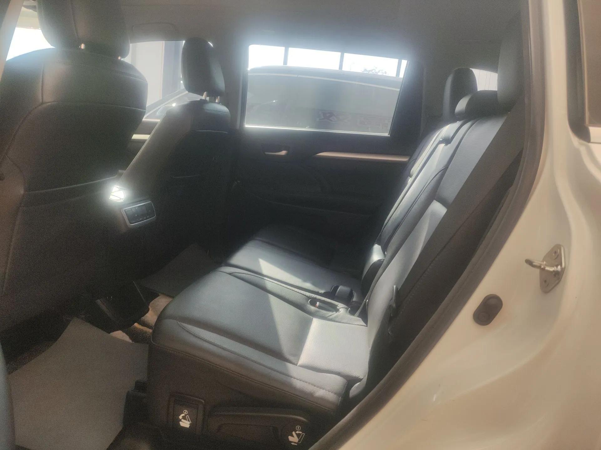 Toyota Highlander 2017 2.0T Four-Wheel Drive Luxury Edition 7 Seats — миниатюра 20