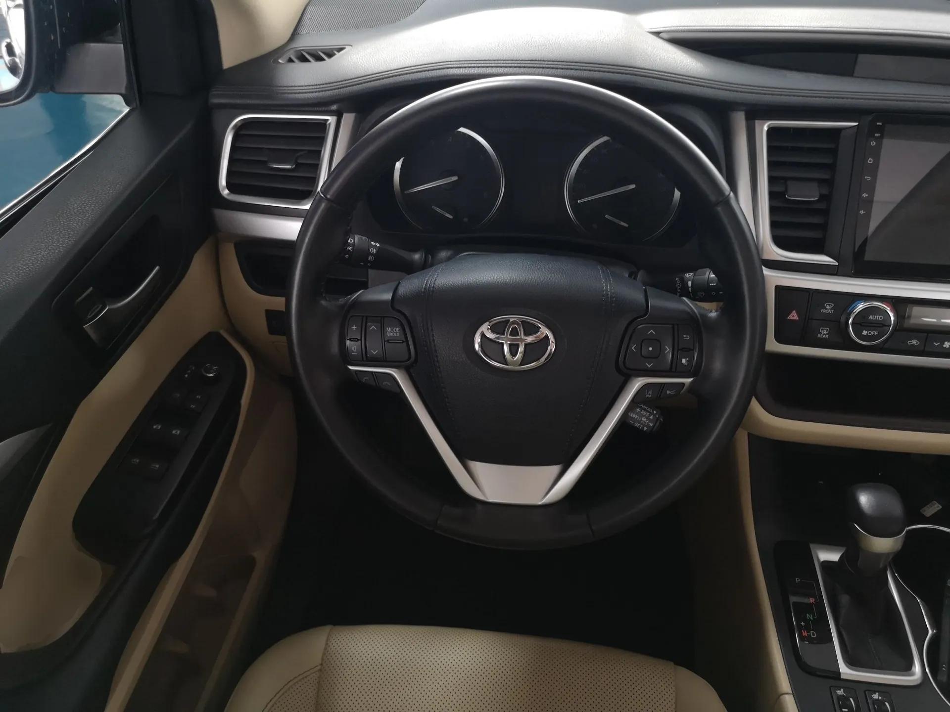 Toyota Highlander 2018 2.0T Four-Wheel Drive Luxury Version 7 Seats China VI Standard — миниатюра 14