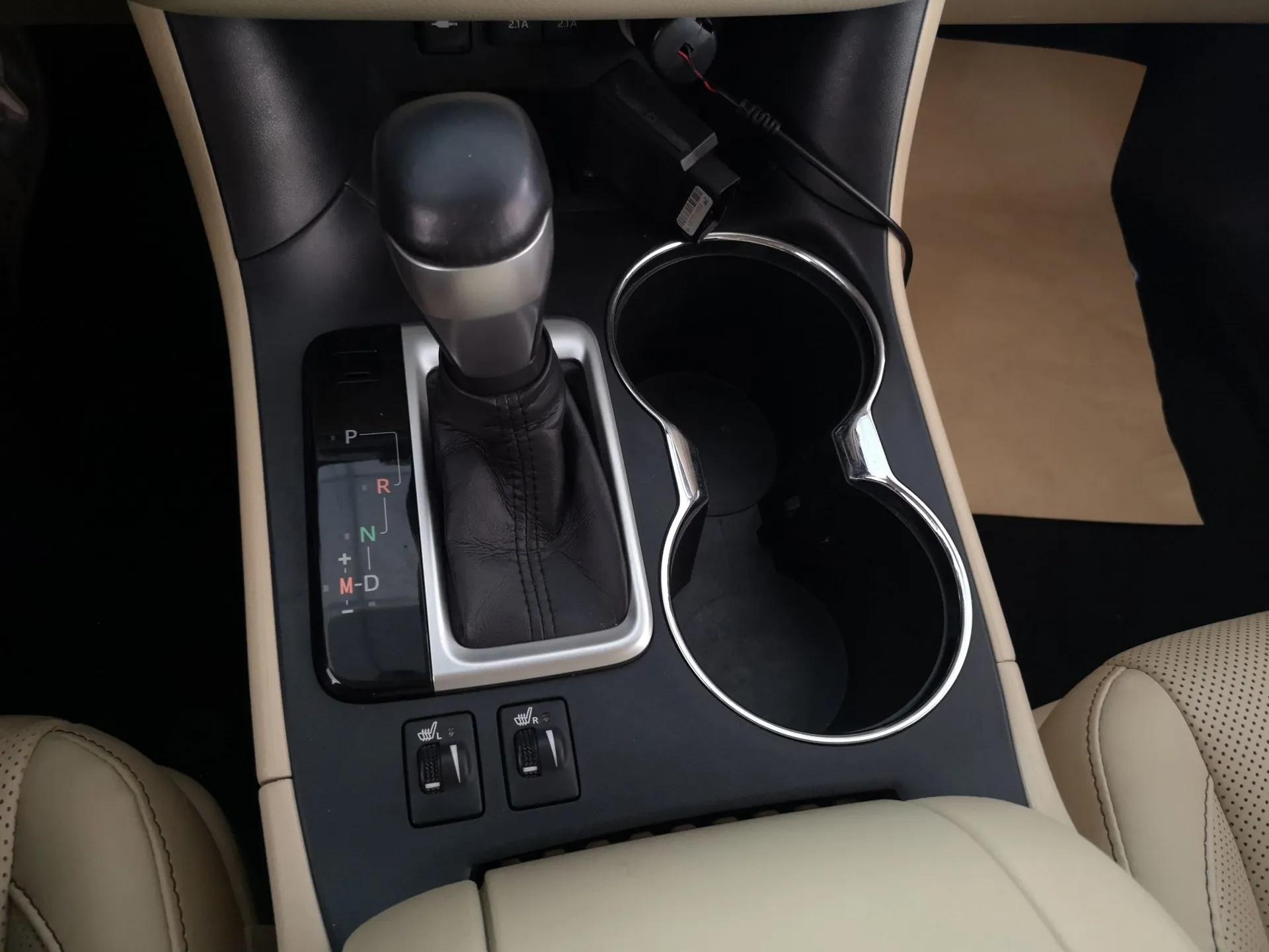 Toyota Highlander 2018 2.0T Four-Wheel Drive Luxury Version 7 Seats China VI Standard — миниатюра 17