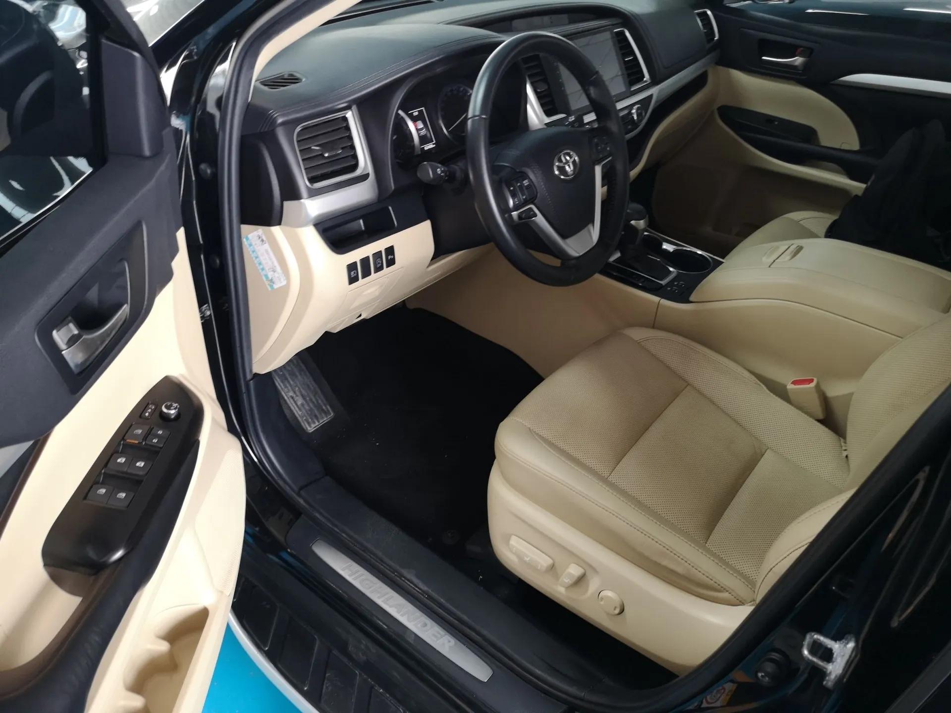 Toyota Highlander 2018 2.0T Four-Wheel Drive Luxury Version 7 Seats China VI Standard — миниатюра 19