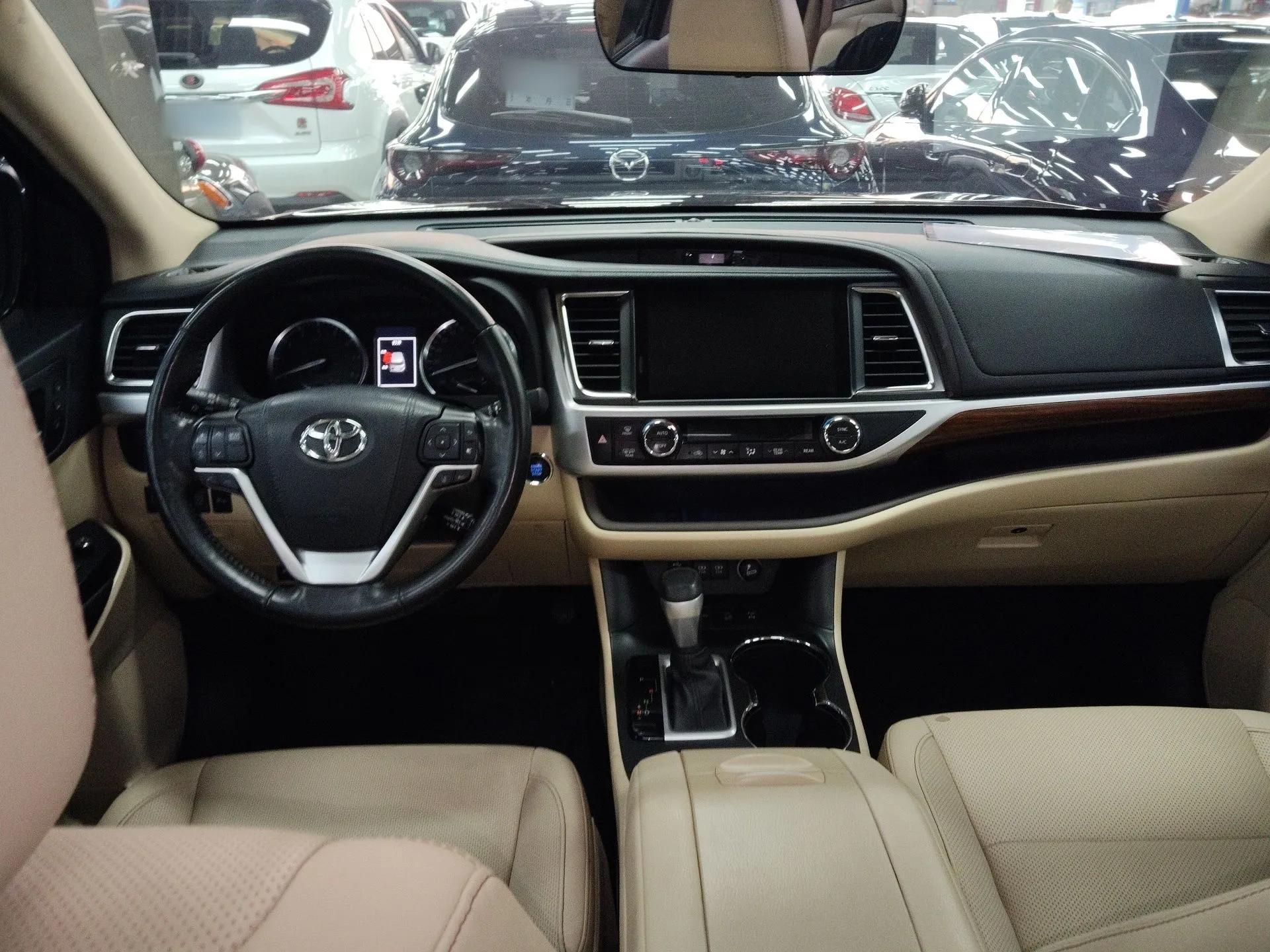 Toyota Highlander 2018 2.0T Four-Wheel Drive Ultimate Edition 7-Seater Emission Standard China V — миниатюра 13