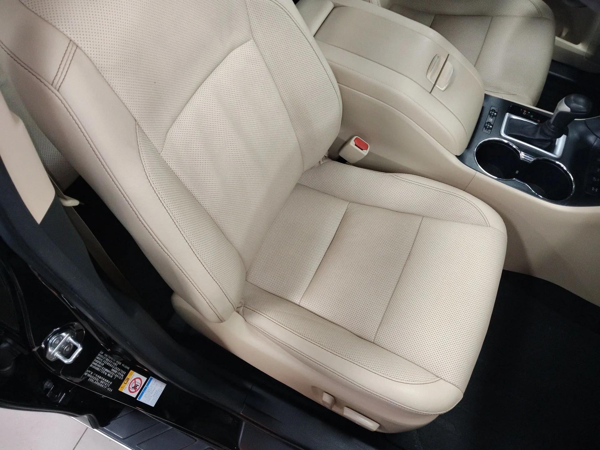 Toyota Highlander 2018 2.0T Four-Wheel Drive Ultimate Edition 7-Seater Emission Standard China V — миниатюра 23