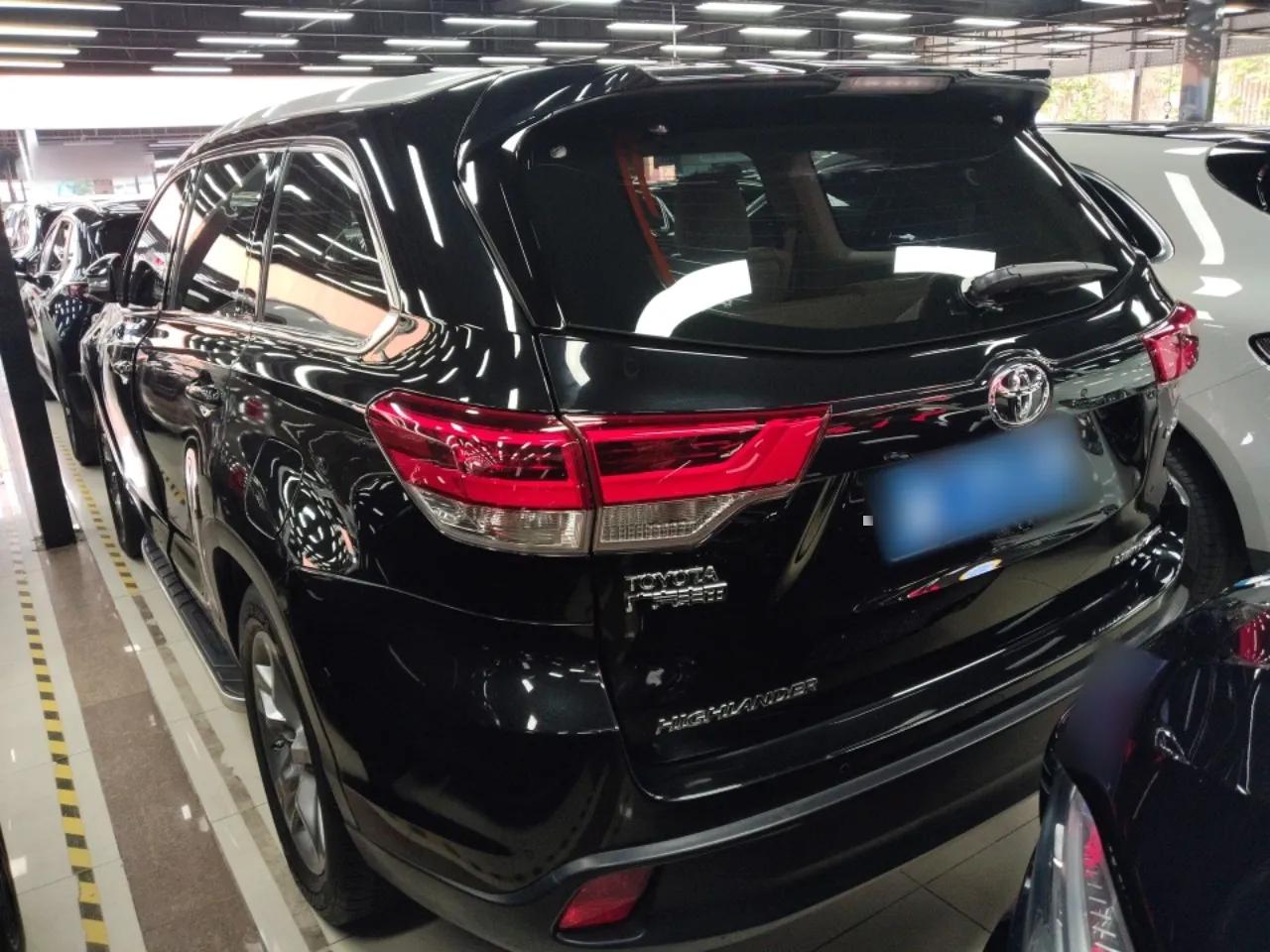 Toyota Highlander 2018 2.0T Four-Wheel Drive Ultimate Edition 7-Seater Emission Standard China V — миниатюра 4