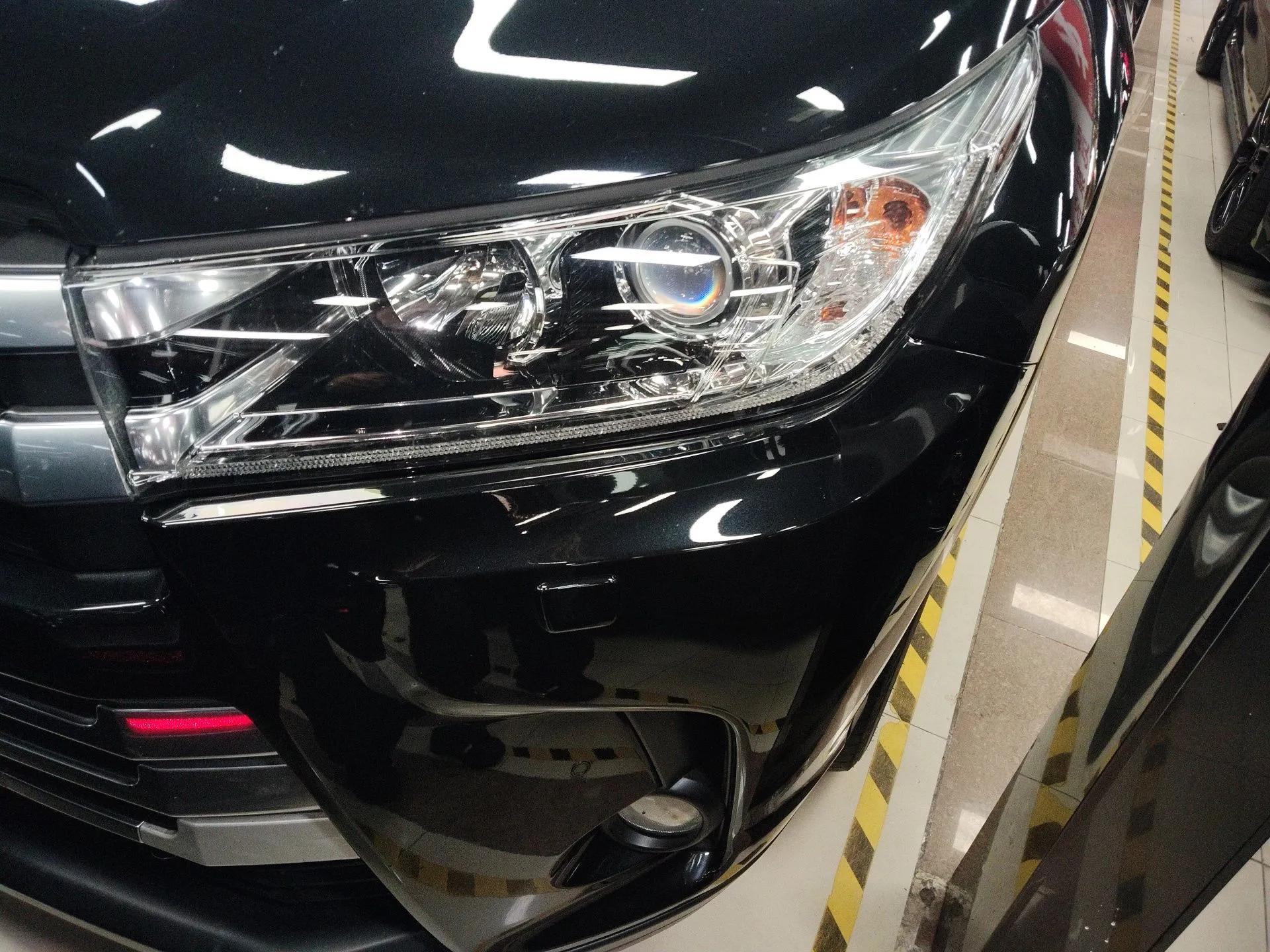 Toyota Highlander 2018 2.0T Four-Wheel Drive Ultimate Edition 7-Seater Emission Standard China V — миниатюра 9