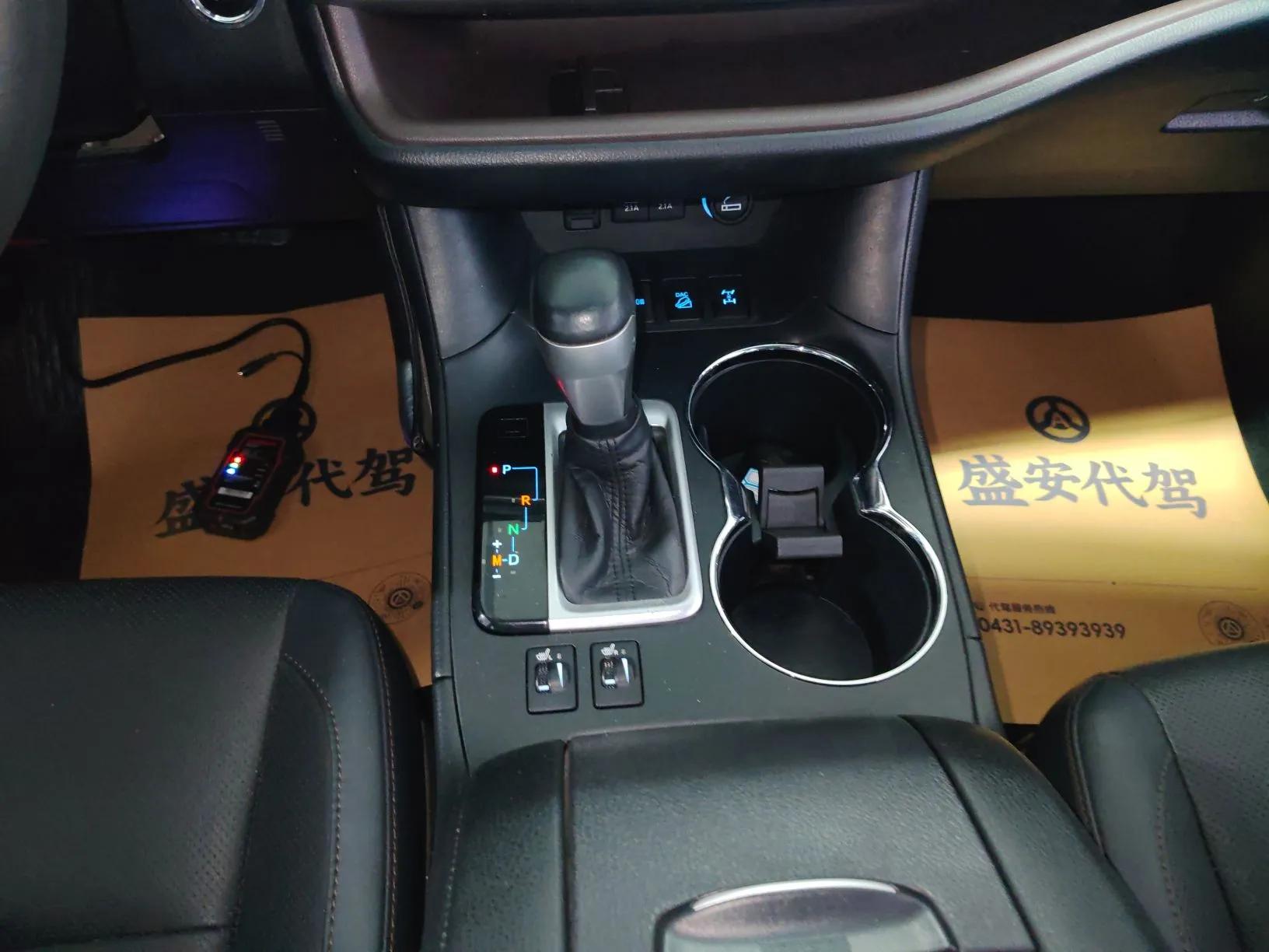 Toyota Highlander 2018 2.0T Four-Wheel Drive Luxury Version 7 Seats China VI Standard — миниатюра 17