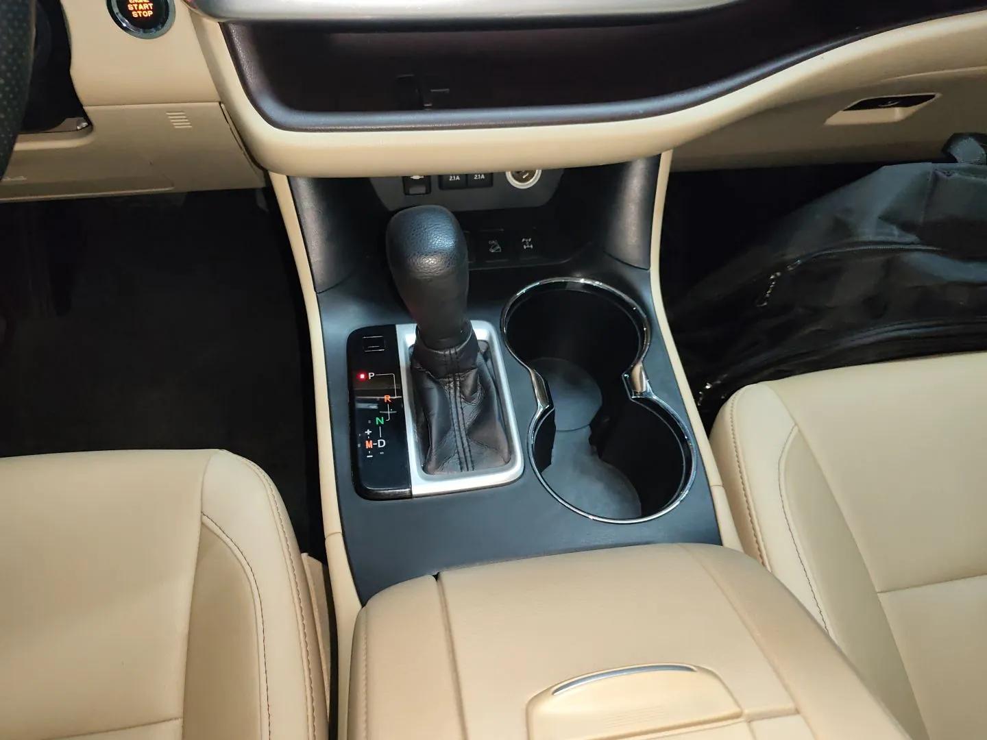 Toyota Highlander 2018 2.0T Four-Wheel Drive Elite Edition 7 Seats China VI Standard — миниатюра 17