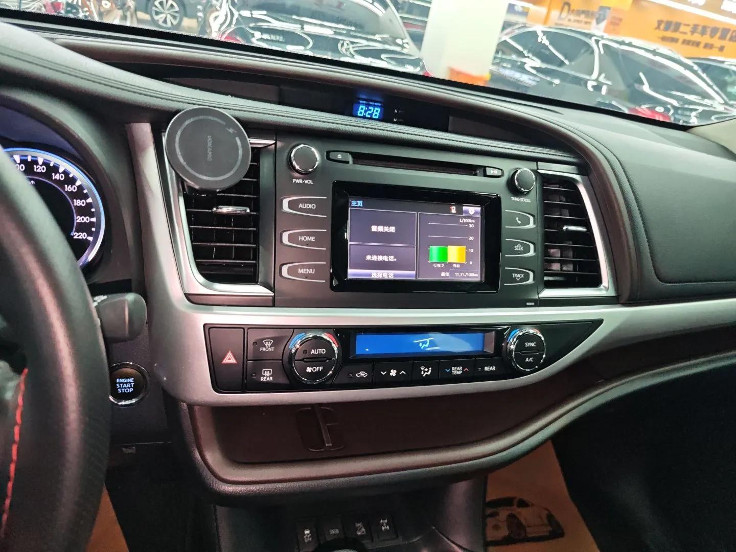 Toyota Highlander 2018 2.0T Four-Wheel Drive Luxury Version 7 Seats China VI Standard — миниатюра 15