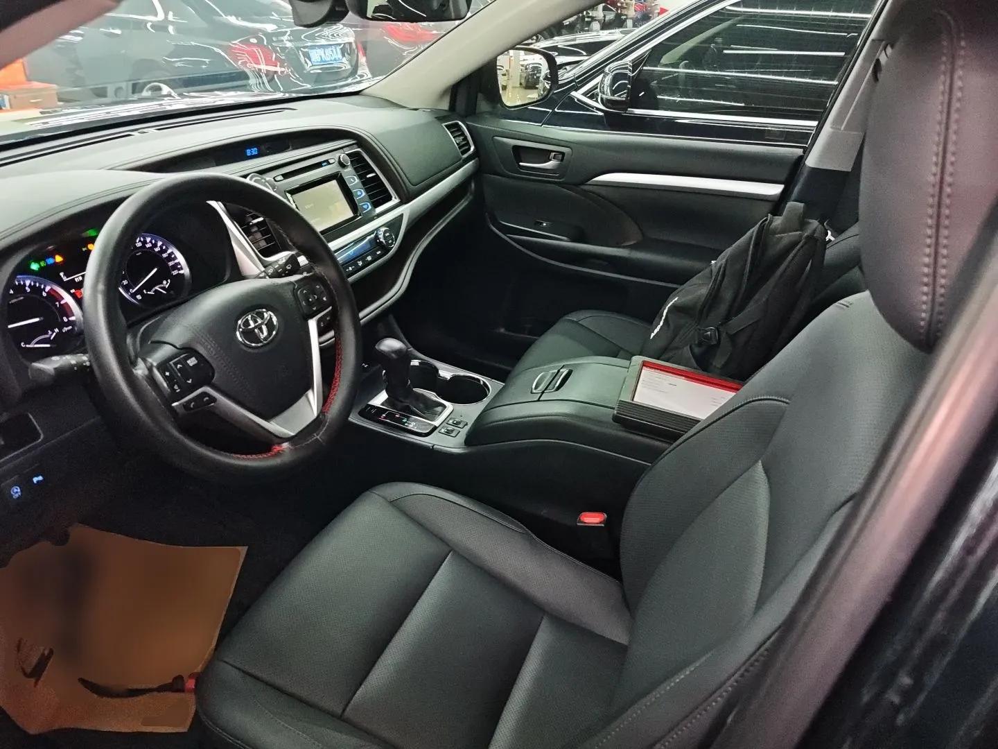 Toyota Highlander 2018 2.0T Four-Wheel Drive Luxury Version 7 Seats China VI Standard — миниатюра 17