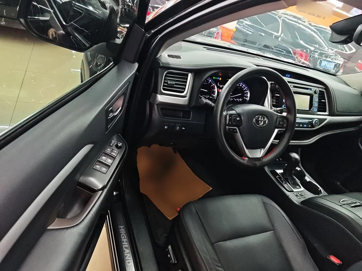 Toyota Highlander 2018 2.0T Four-Wheel Drive Luxury Version 7 Seats China VI Standard — миниатюра 18