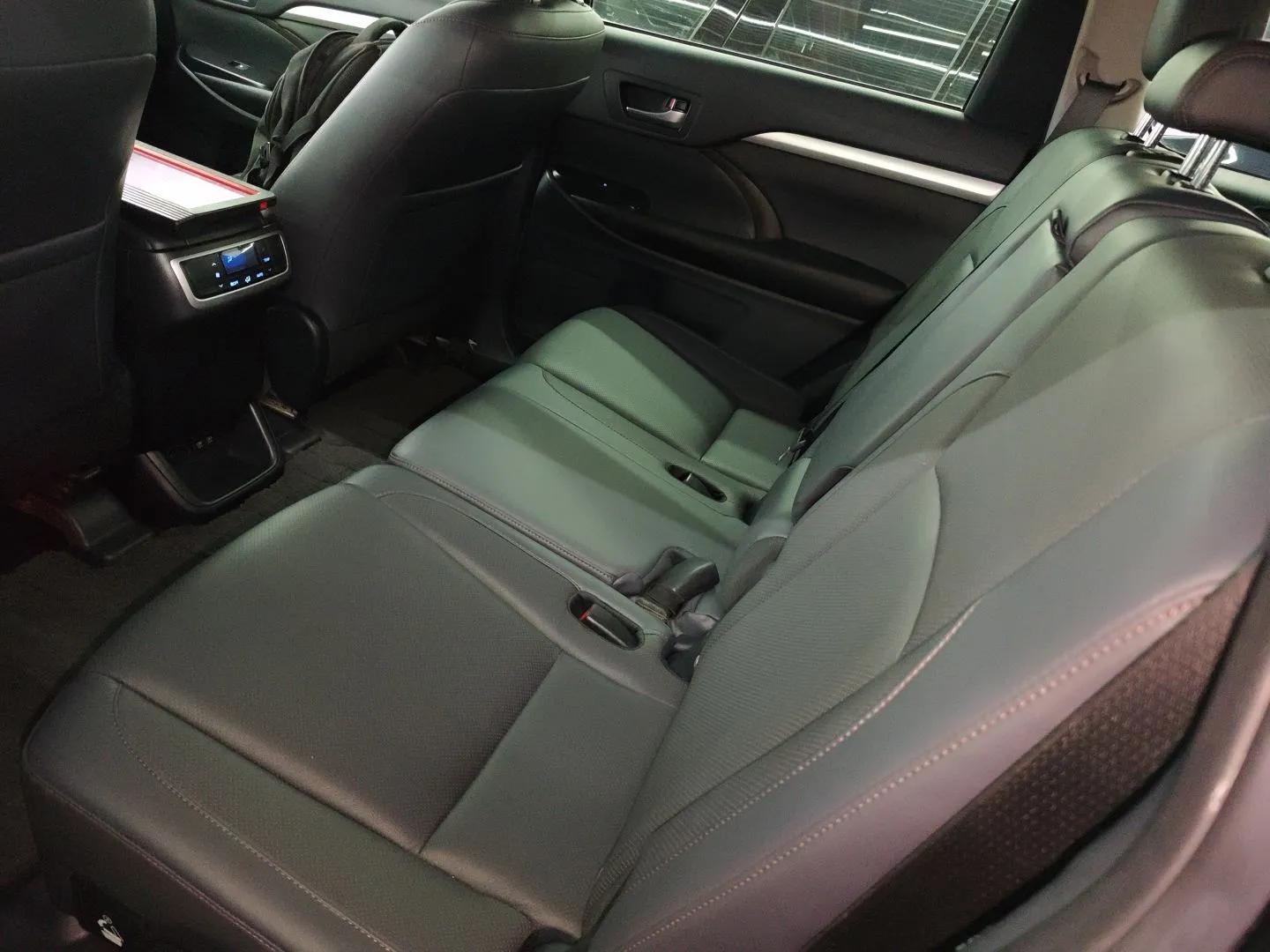 Toyota Highlander 2018 2.0T Four-Wheel Drive Luxury Version 7 Seats China VI Standard — миниатюра 19