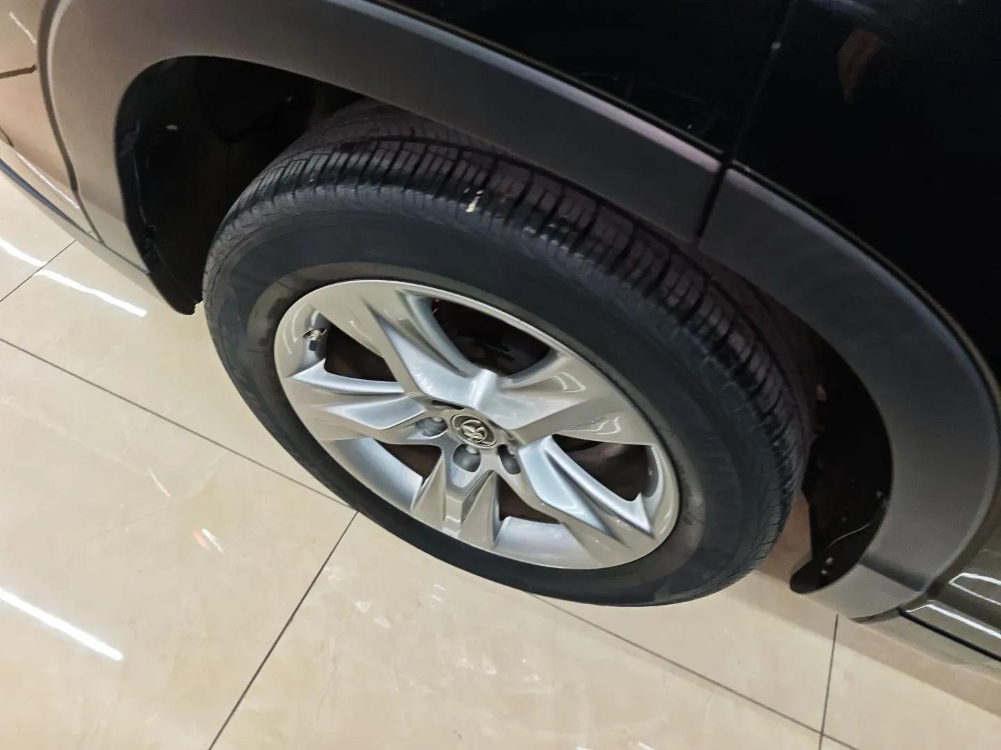 Toyota Highlander 2018 2.0T Four-Wheel Drive Luxury Version 7 Seats China VI Standard — миниатюра 10