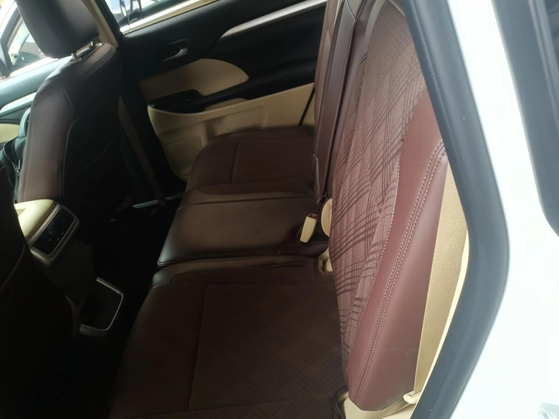 Toyota Highlander 2021 2.0T Four-Wheel Drive Elite Edition 7-Seater — миниатюра 20