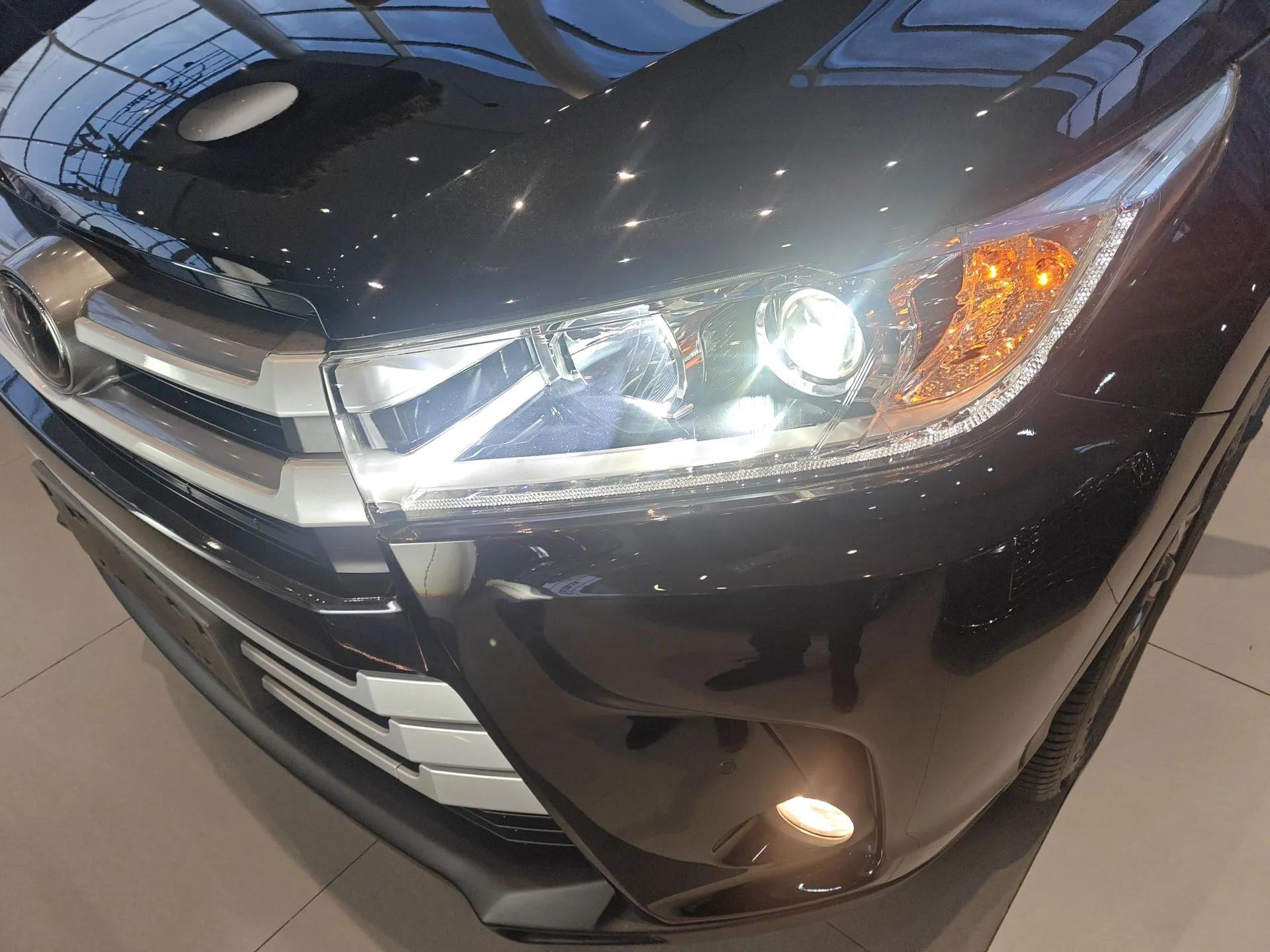 Toyota Highlander 2018 2.0T Two-Wheel Drive Luxury Edition 7 Seats China VI Standard — миниатюра 2