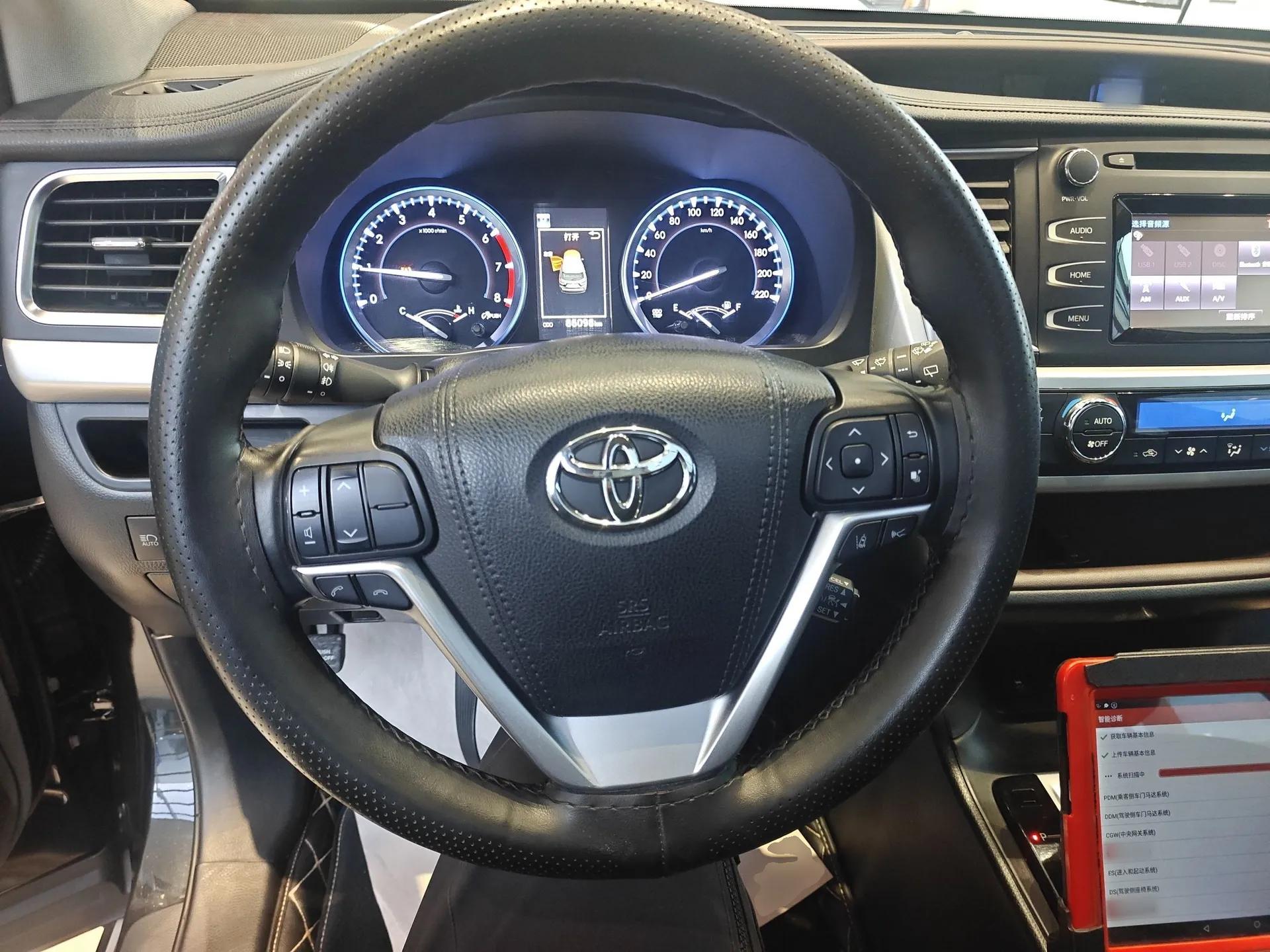 Toyota Highlander 2018 2.0T Two-Wheel Drive Luxury Edition 7 Seats China VI Standard — миниатюра 12