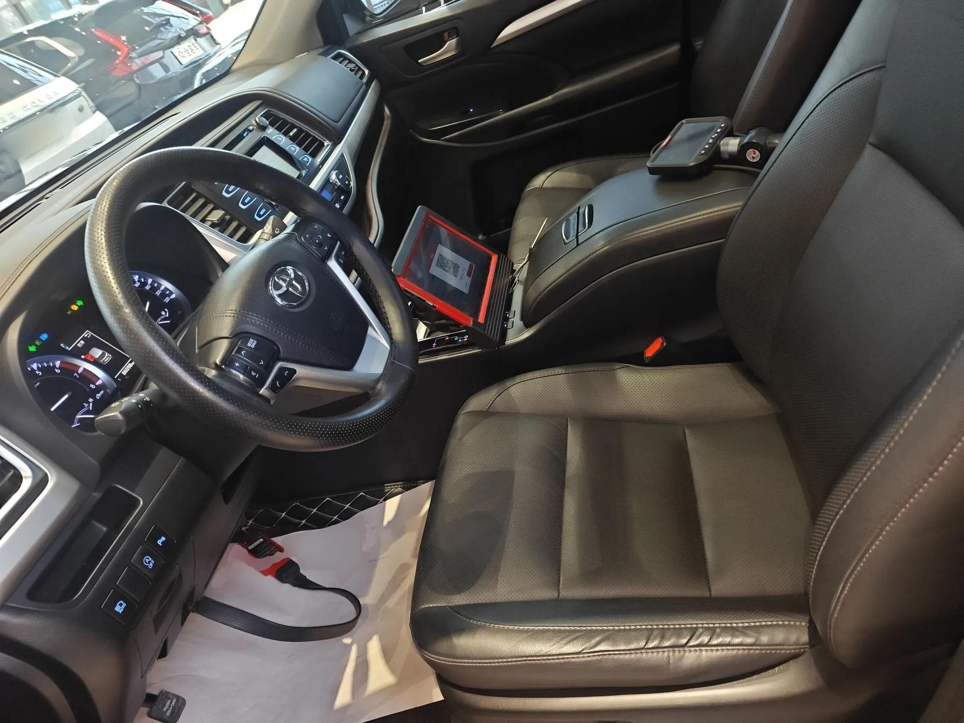 Toyota Highlander 2018 2.0T Two-Wheel Drive Luxury Edition 7 Seats China VI Standard — миниатюра 16