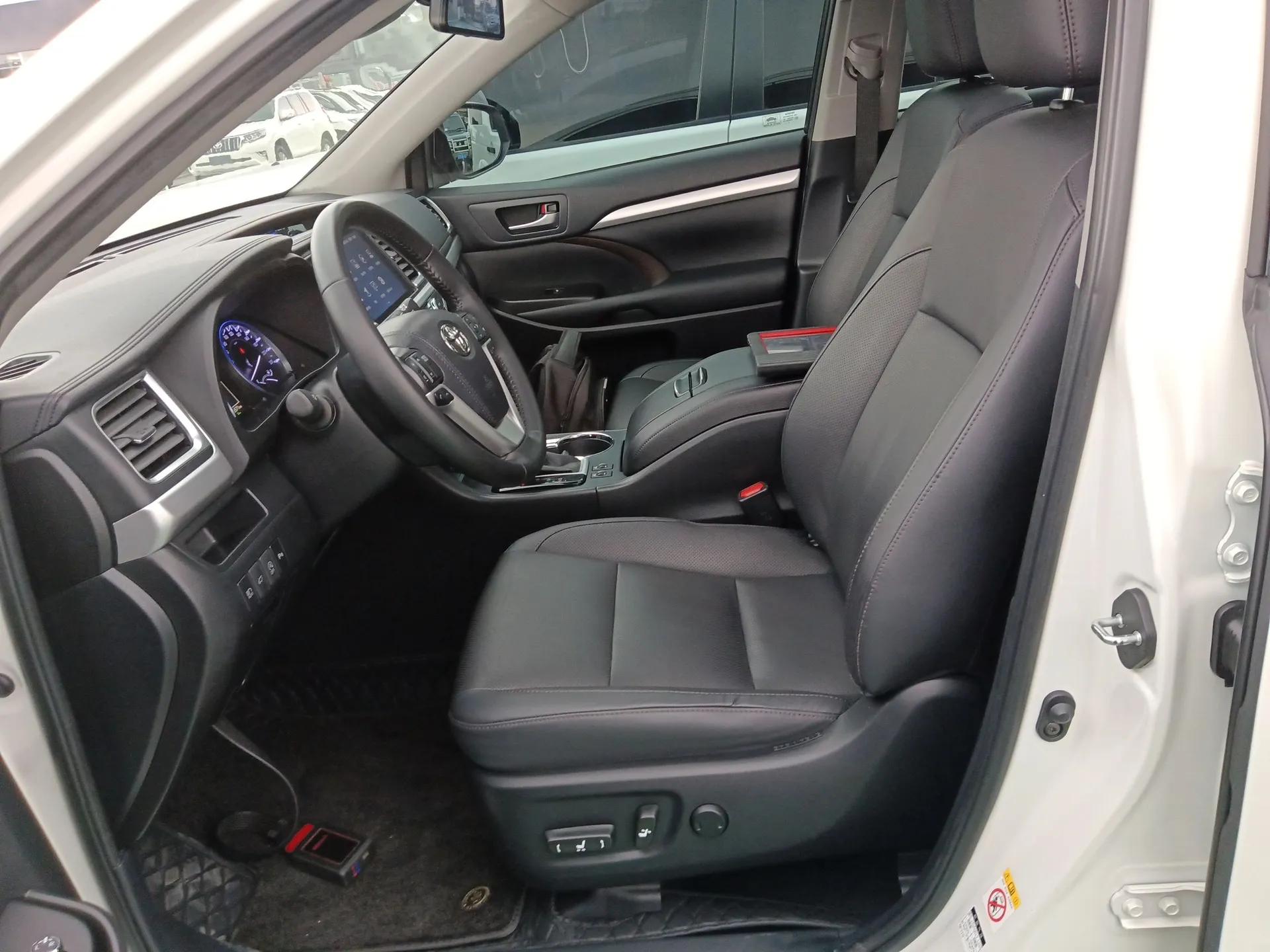 Toyota Highlander 2018 2.0T Four-Wheel Drive Prestige Version 7 Seats China VI Standard — миниатюра 17
