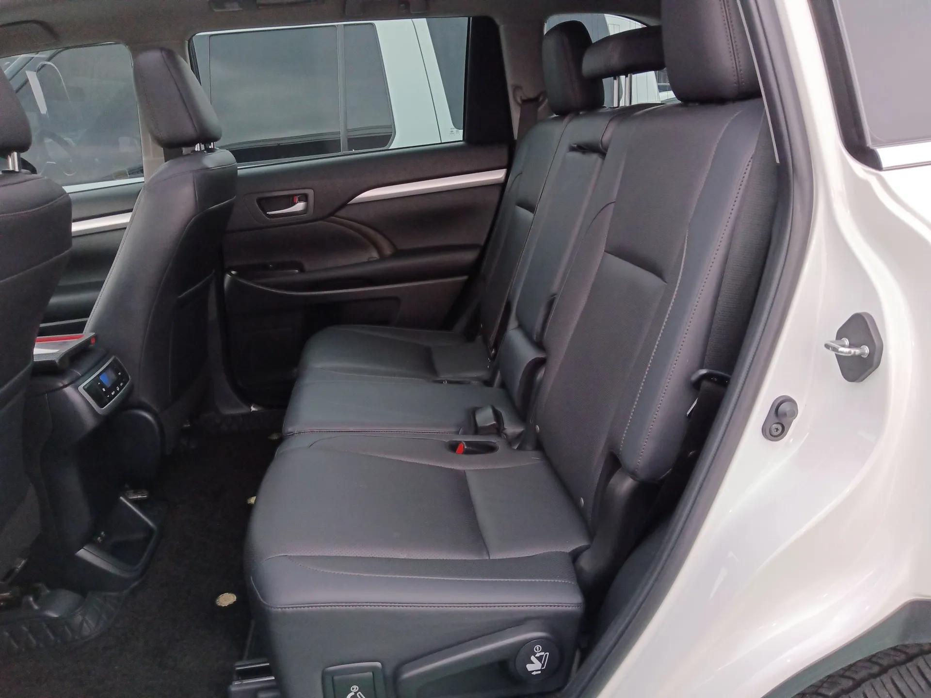 Toyota Highlander 2018 2.0T Four-Wheel Drive Prestige Version 7 Seats China VI Standard — миниатюра 19
