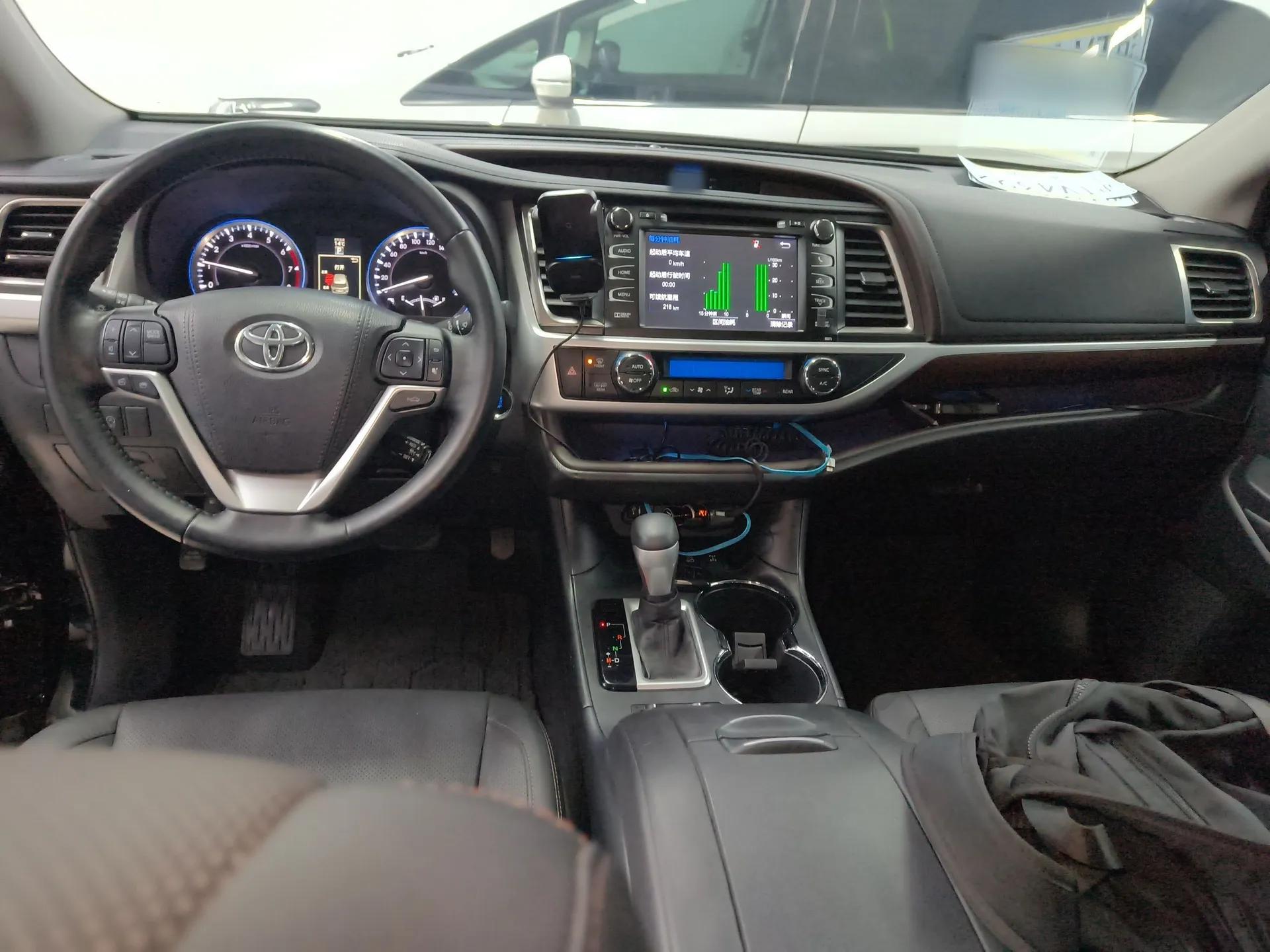Toyota Highlander 2015 2.0T Four-Wheel Drive Ultimate Edition 7-Seater — миниатюра 12