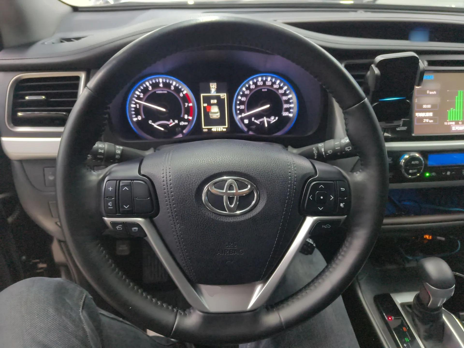 Toyota Highlander 2015 2.0T Four-Wheel Drive Ultimate Edition 7-Seater — миниатюра 13