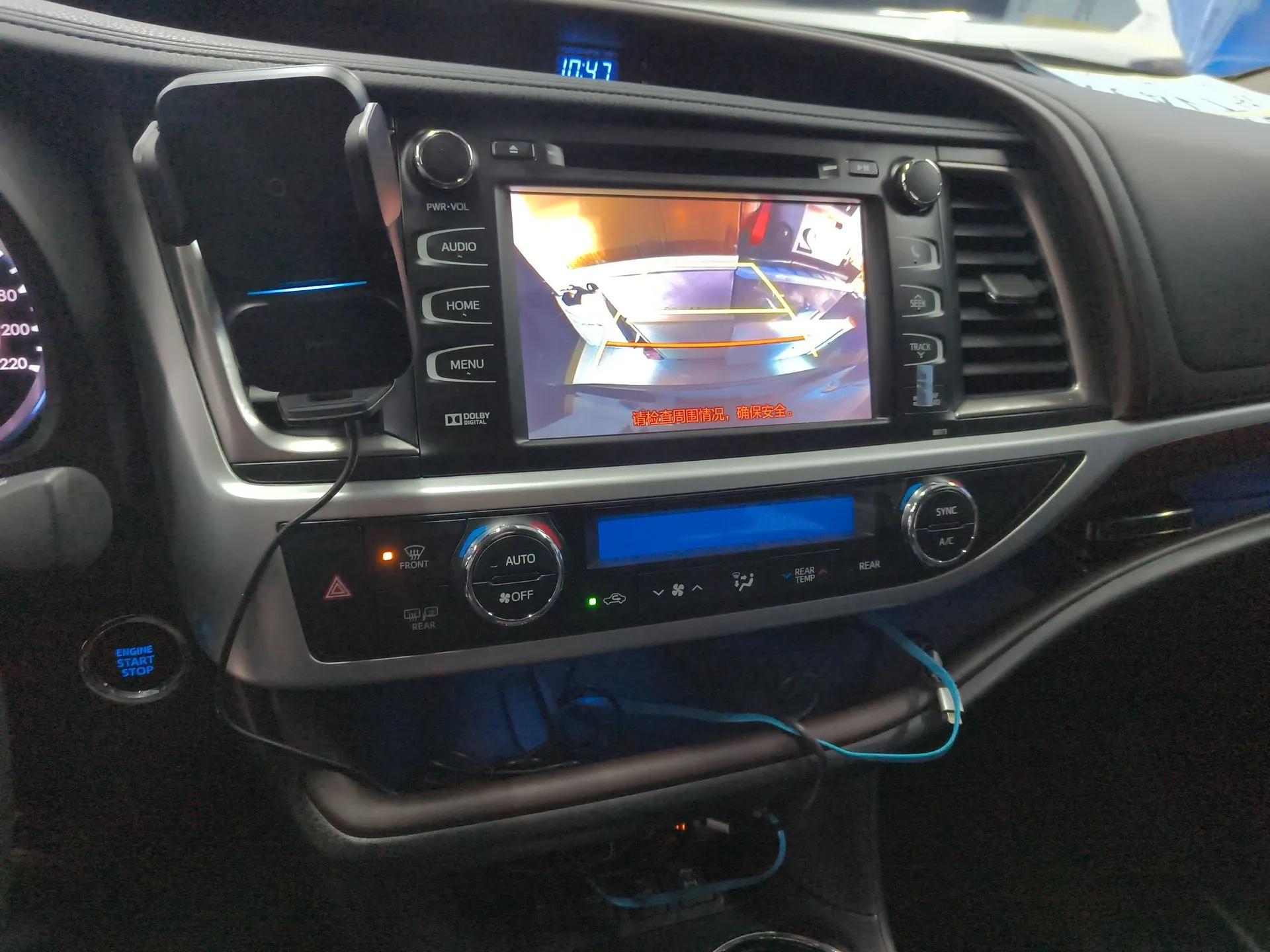 Toyota Highlander 2015 2.0T Four-Wheel Drive Ultimate Edition 7-Seater — миниатюра 15