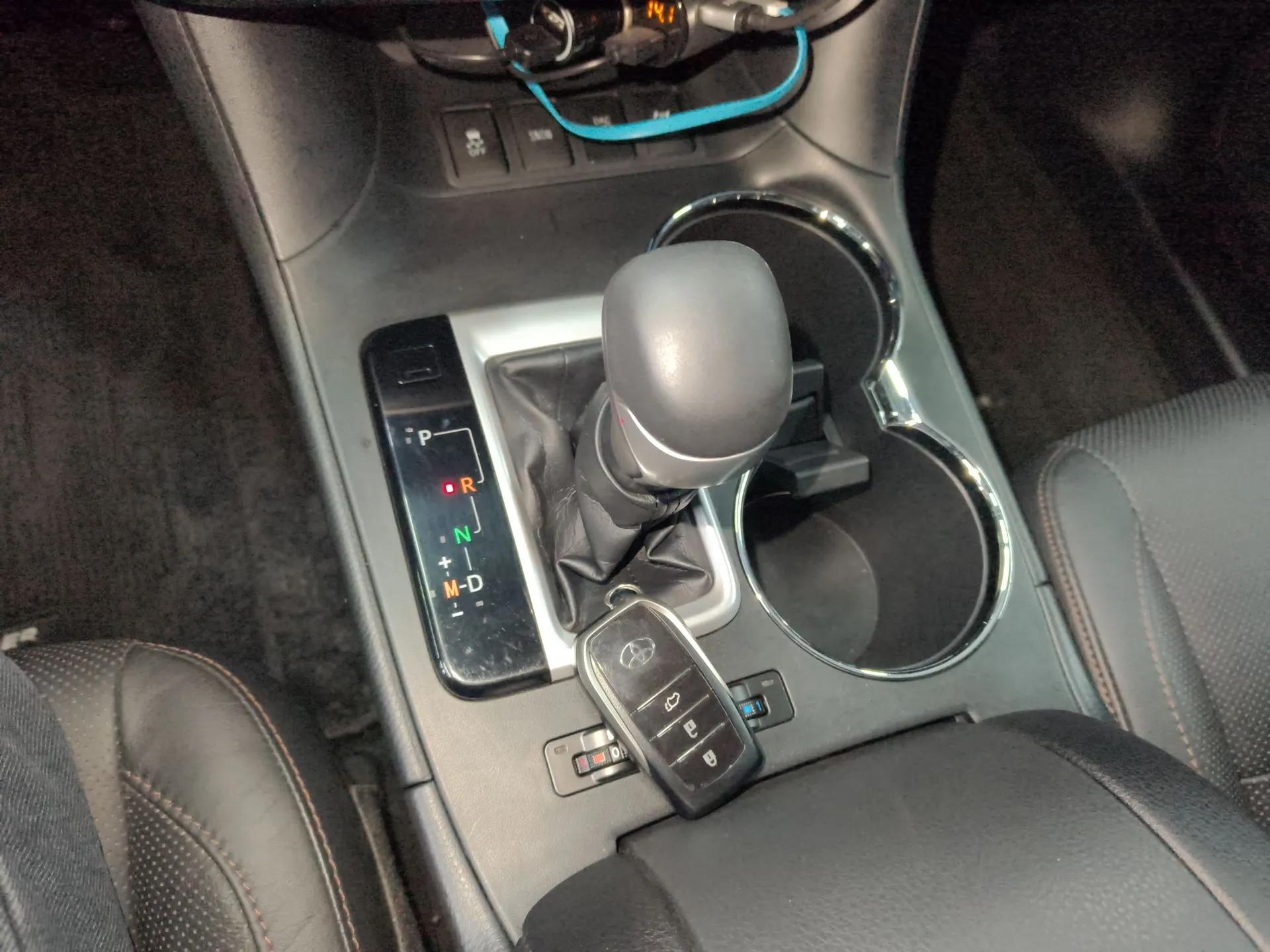 Toyota Highlander 2015 2.0T Four-Wheel Drive Ultimate Edition 7-Seater — миниатюра 16