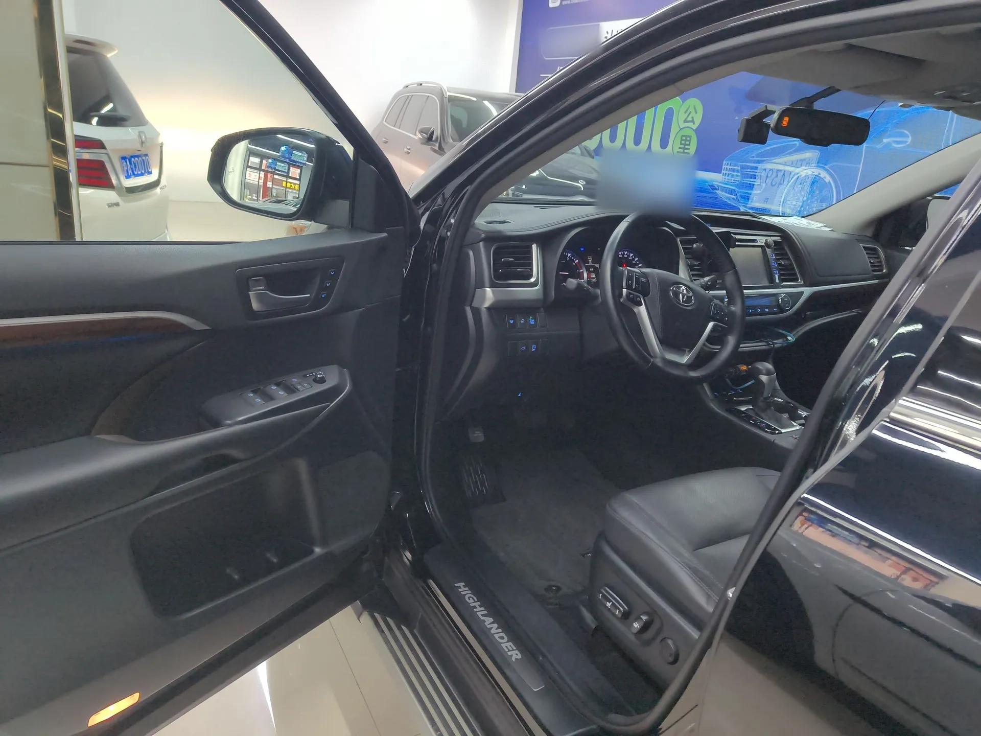 Toyota Highlander 2015 2.0T Four-Wheel Drive Ultimate Edition 7-Seater — миниатюра 18