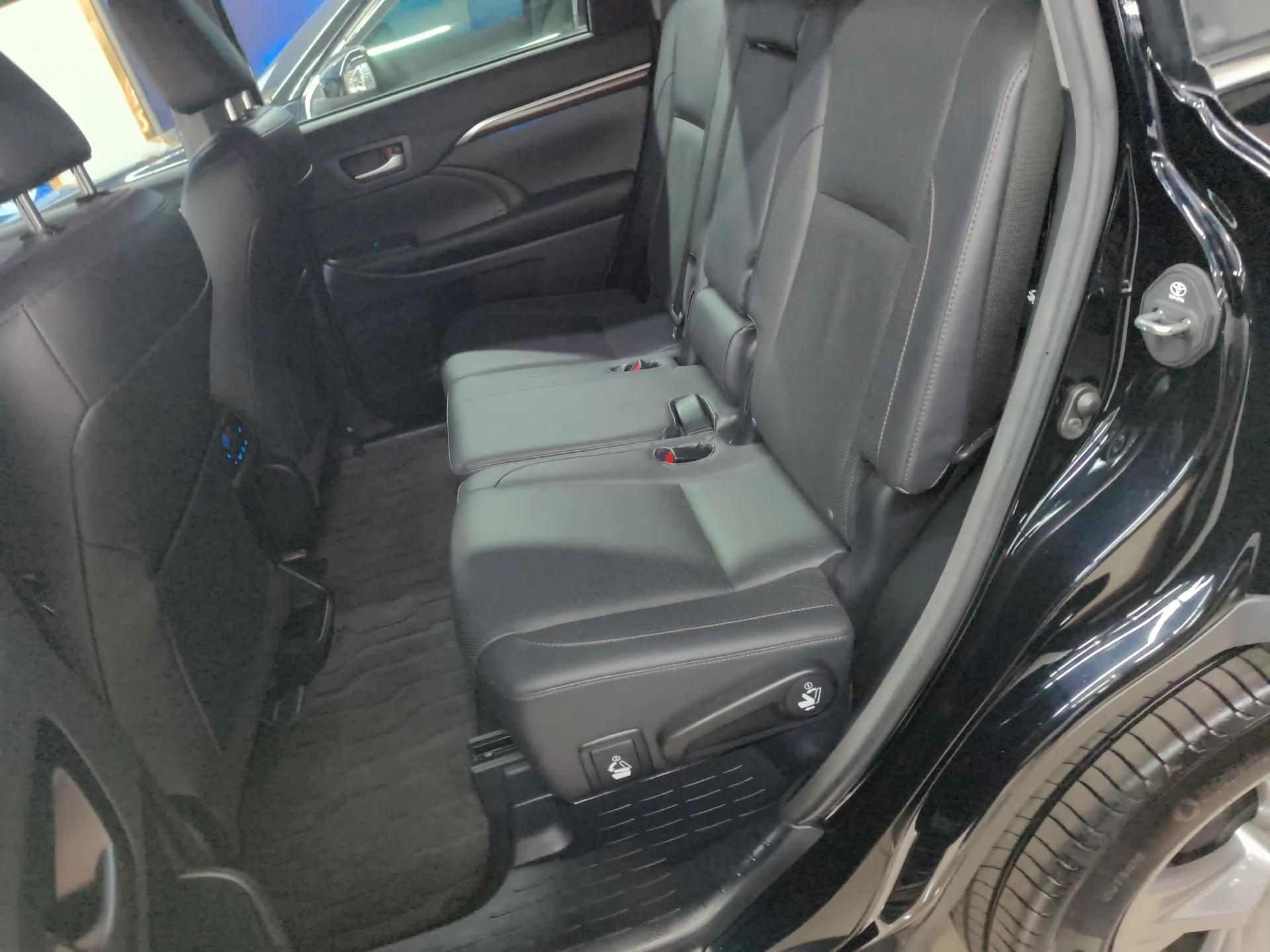 Toyota Highlander 2015 2.0T Four-Wheel Drive Ultimate Edition 7-Seater — миниатюра 19