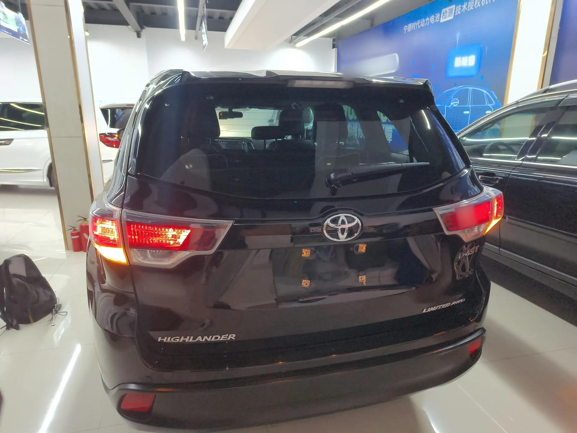 Toyota Highlander 2015 2.0T Four-Wheel Drive Ultimate Edition 7-Seater — миниатюра 3