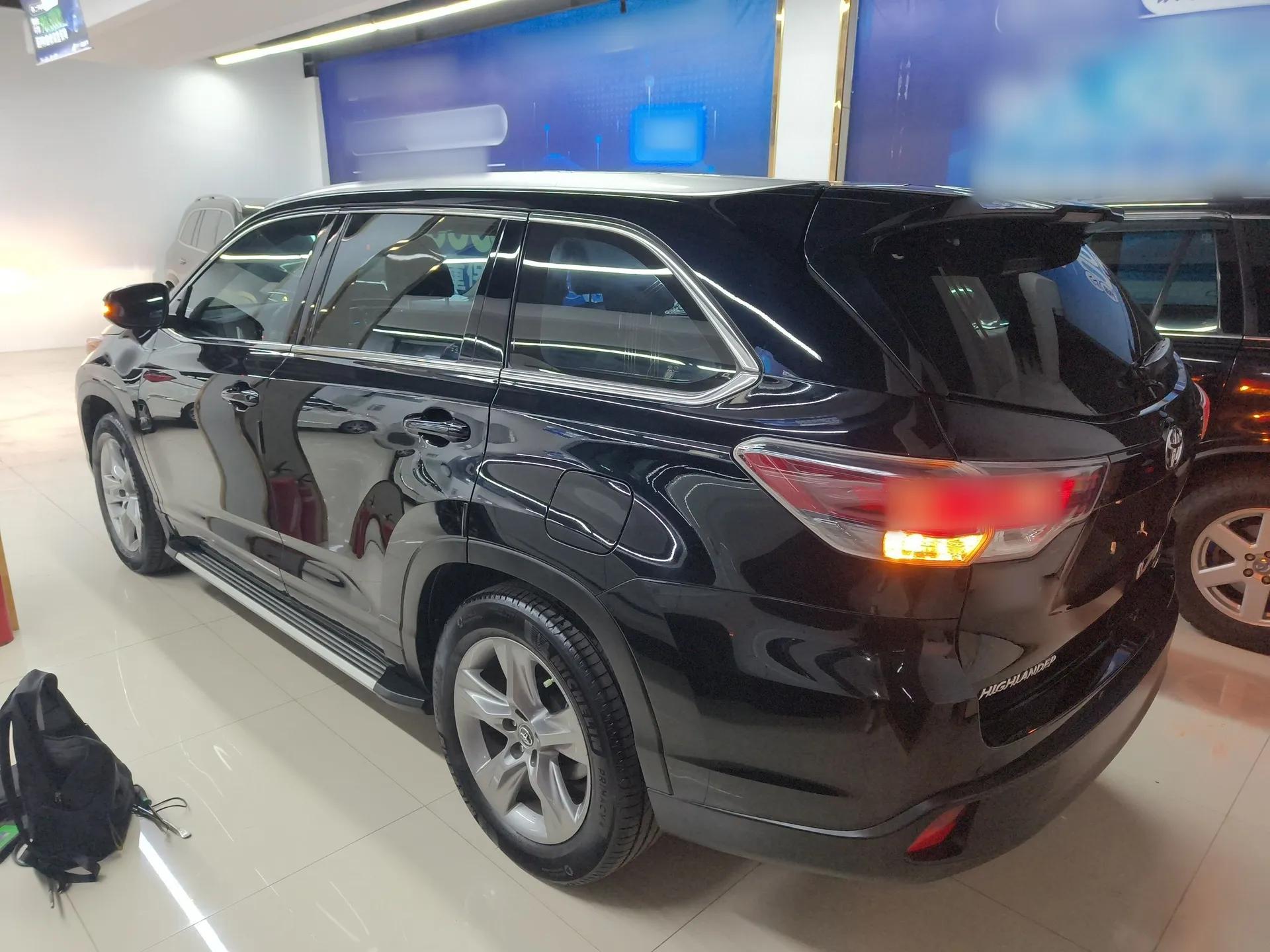 Toyota Highlander 2015 2.0T Four-Wheel Drive Ultimate Edition 7-Seater — миниатюра 7