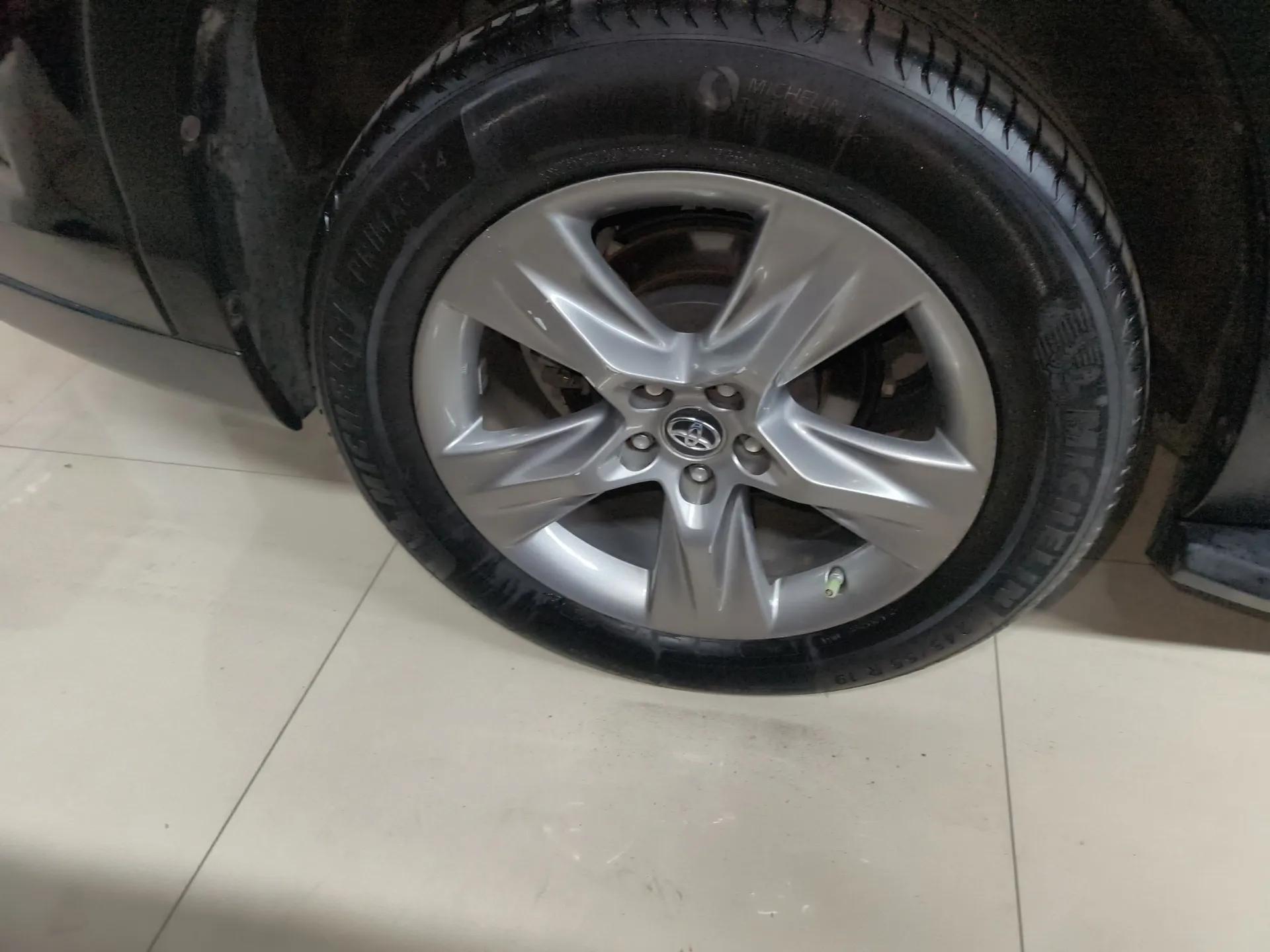 Toyota Highlander 2015 2.0T Four-Wheel Drive Ultimate Edition 7-Seater — миниатюра 10