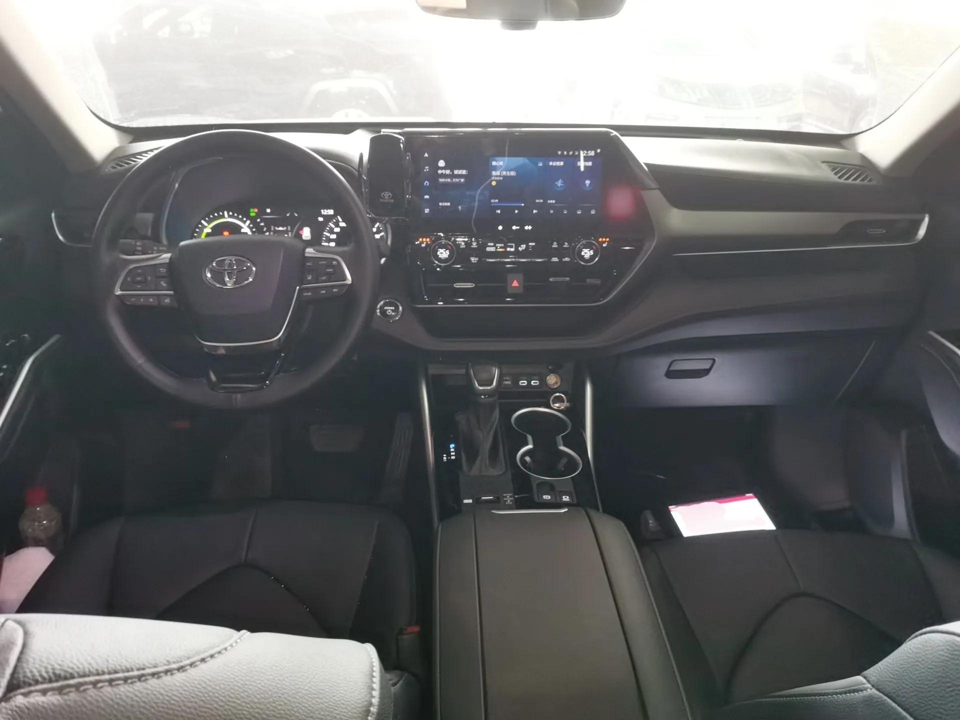 Toyota Highlander 2023 2.5L Smart Electric Hybrid Dual-Engine Four-Wheel Drive Prestige Version – 7 Seats — миниатюра 13