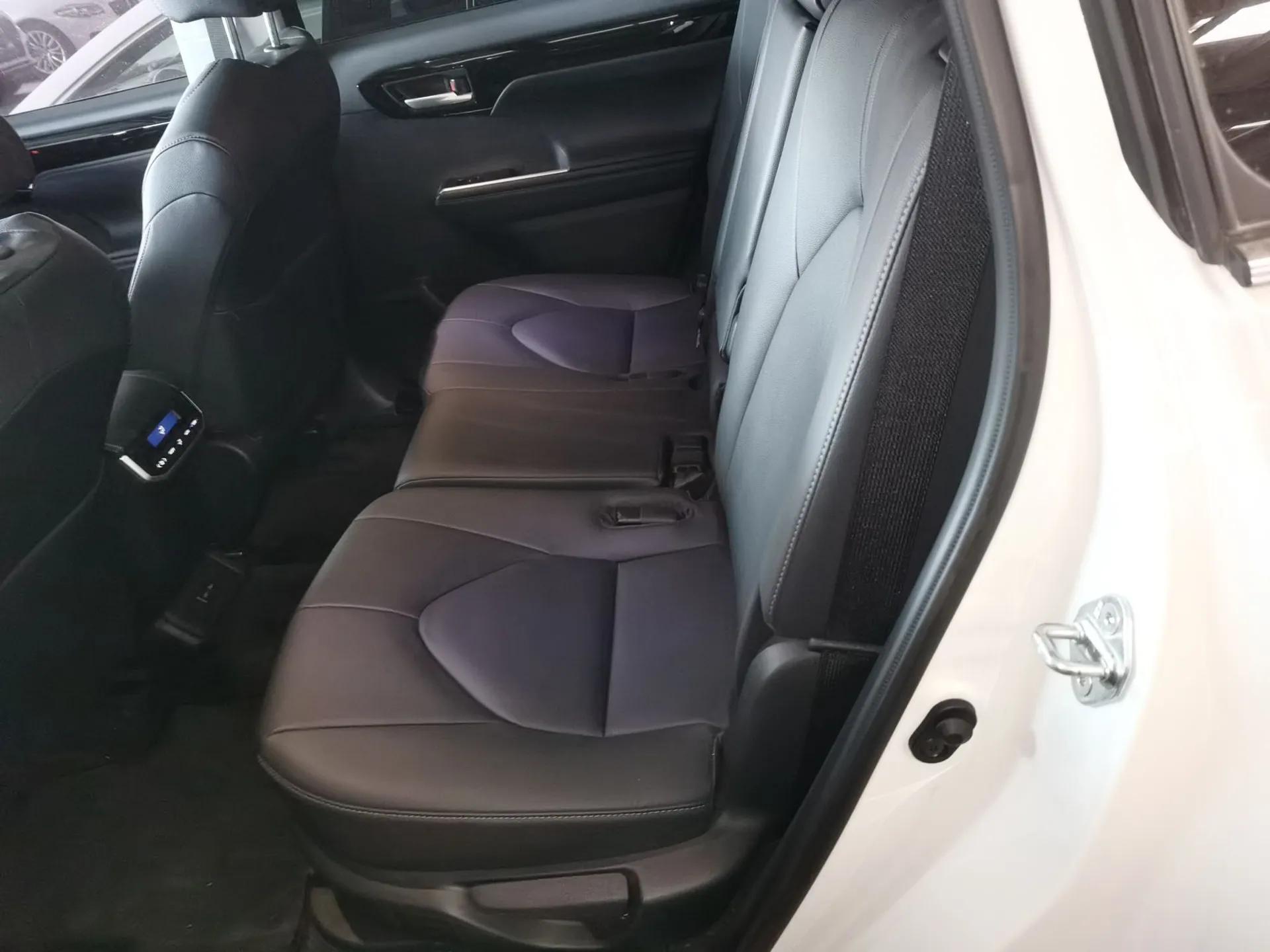 Toyota Highlander 2023 2.5L Smart Electric Hybrid Dual-Engine Four-Wheel Drive Prestige Version – 7 Seats — миниатюра 20