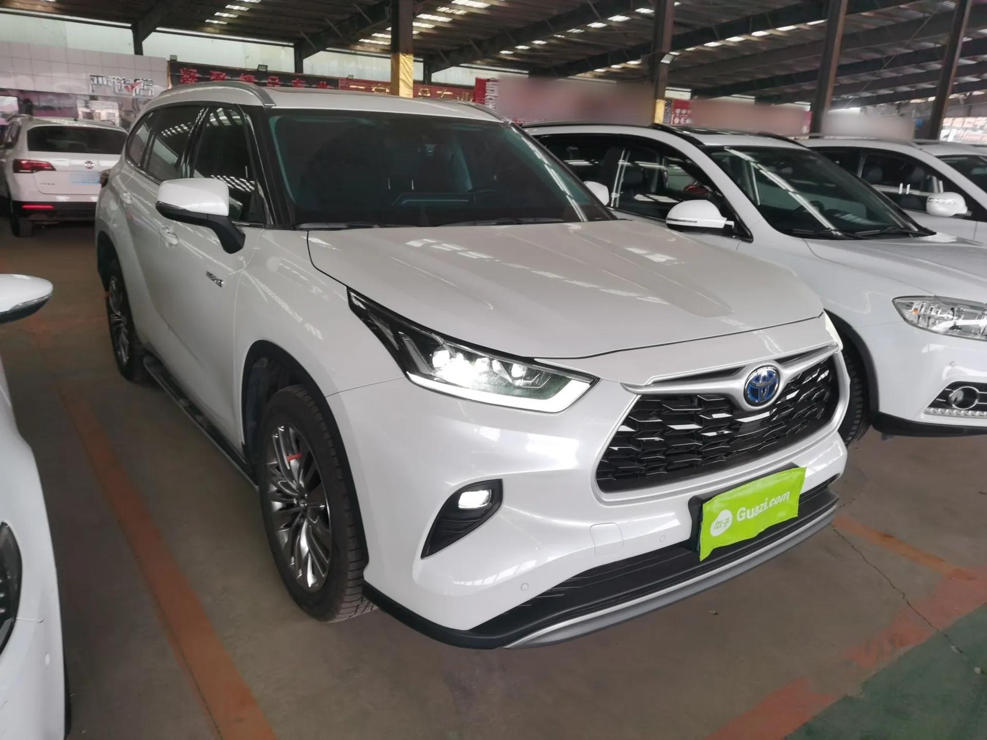 Toyota Highlander 2023 2.5L Smart Electric Hybrid Dual-Engine Four-Wheel Drive Prestige Version – 7 Seats — миниатюра 3