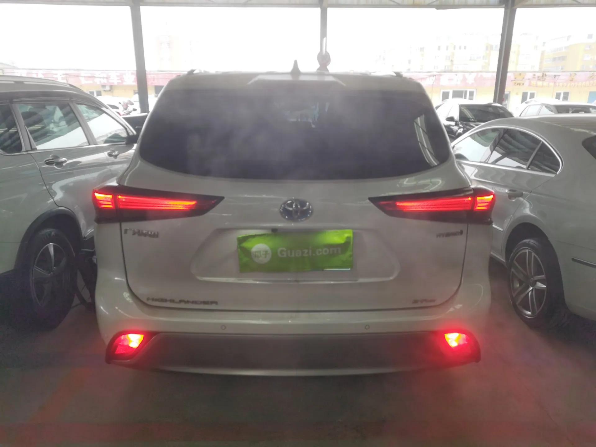 Toyota Highlander 2023 2.5L Smart Electric Hybrid Dual-Engine Four-Wheel Drive Prestige Version – 7 Seats — миниатюра 5