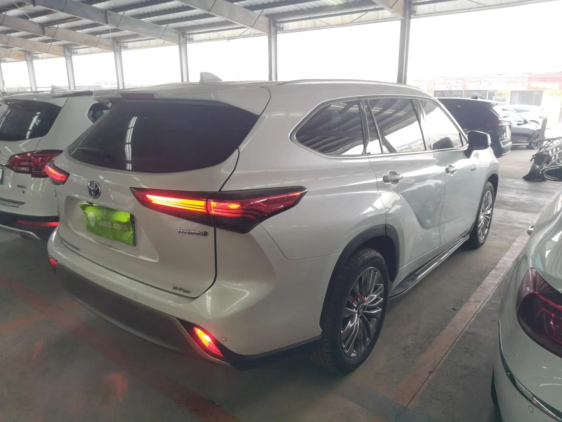 Toyota Highlander 2023 2.5L Smart Electric Hybrid Dual-Engine Four-Wheel Drive Prestige Version – 7 Seats — миниатюра 6