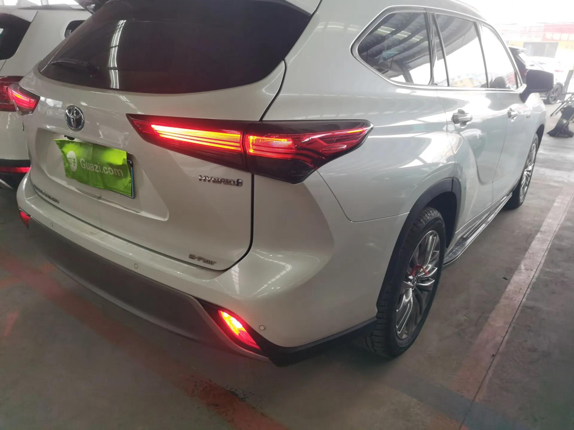 Toyota Highlander 2023 2.5L Smart Electric Hybrid Dual-Engine Four-Wheel Drive Prestige Version – 7 Seats — миниатюра 7