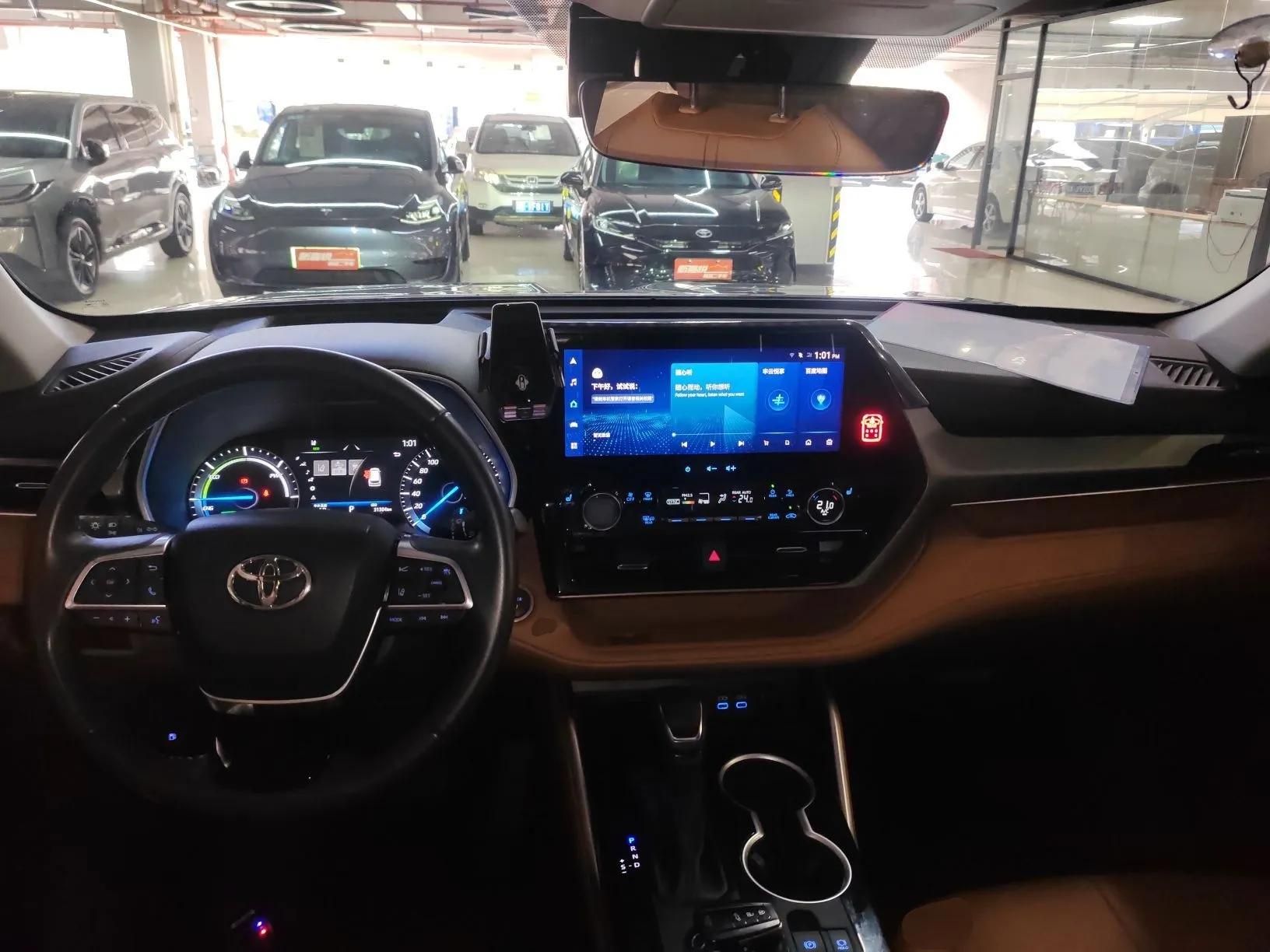 Toyota Highlander 2022 Dual-Engine 2.5L Four-Wheel Drive Prestige Version 7 Seats — миниатюра 12