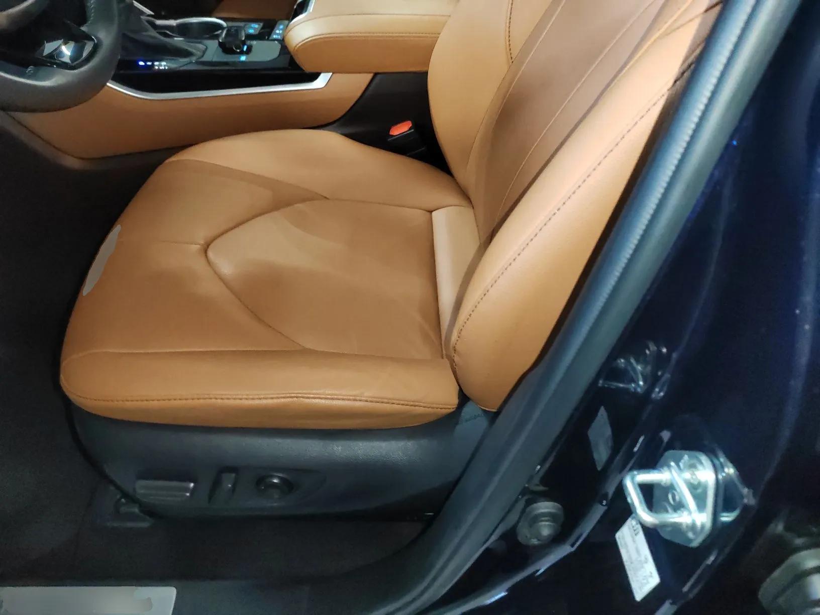 Toyota Highlander 2022 Dual-Engine 2.5L Four-Wheel Drive Prestige Version 7 Seats — миниатюра 17
