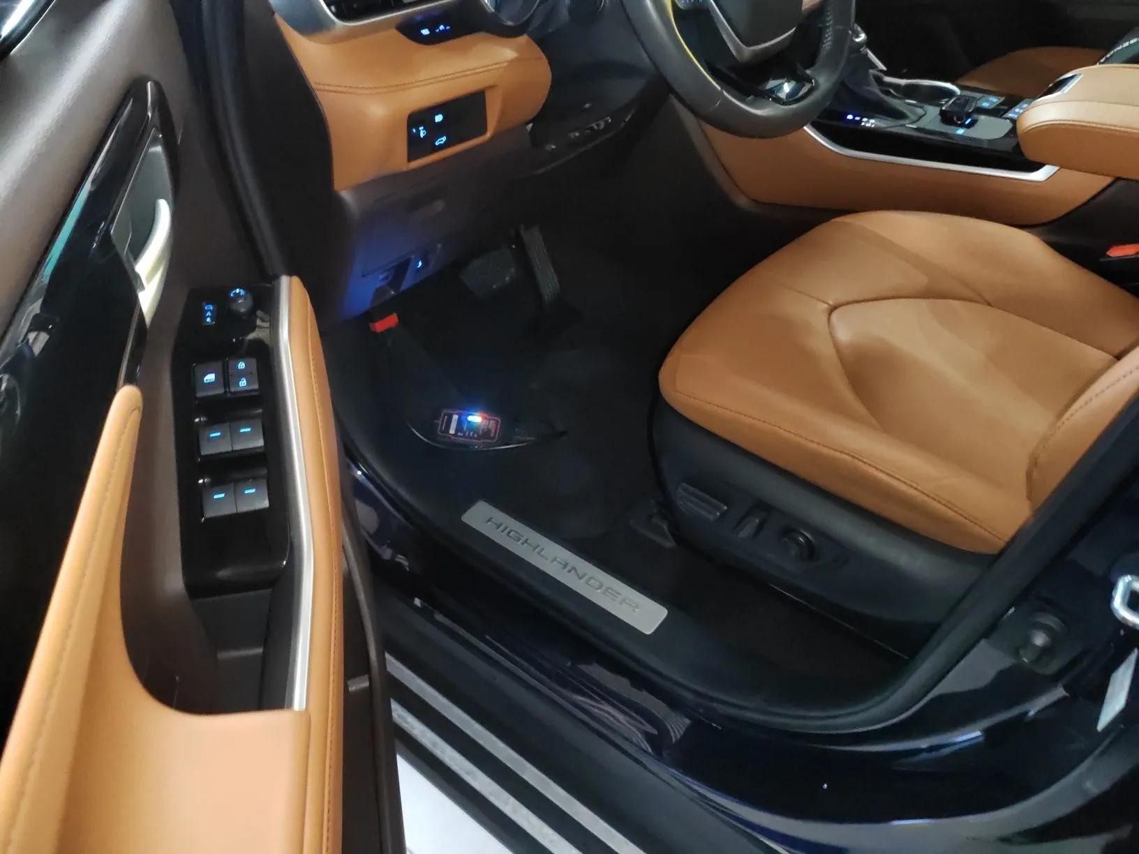 Toyota Highlander 2022 Dual-Engine 2.5L Four-Wheel Drive Prestige Version 7 Seats — миниатюра 18