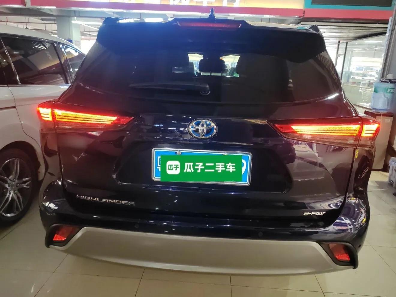 Toyota Highlander 2022 Dual-Engine 2.5L Four-Wheel Drive Prestige Version 7 Seats — миниатюра 3