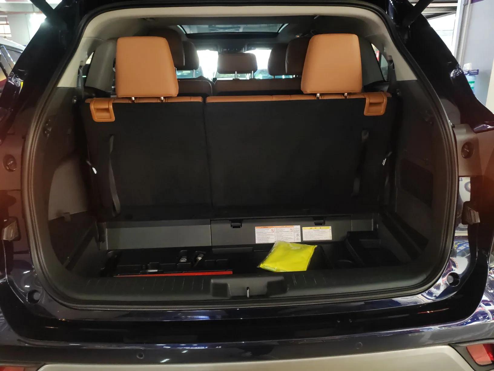 Toyota Highlander 2022 Dual-Engine 2.5L Four-Wheel Drive Prestige Version 7 Seats — миниатюра 21