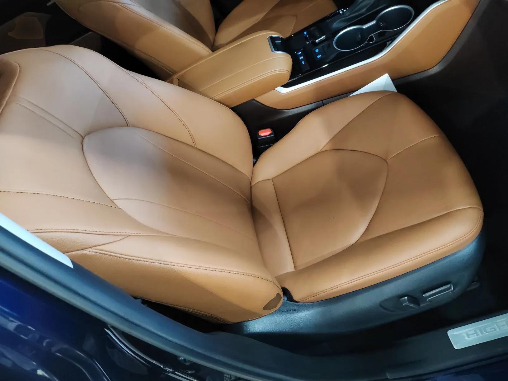 Toyota Highlander 2022 Dual-Engine 2.5L Four-Wheel Drive Prestige Version 7 Seats — миниатюра 23