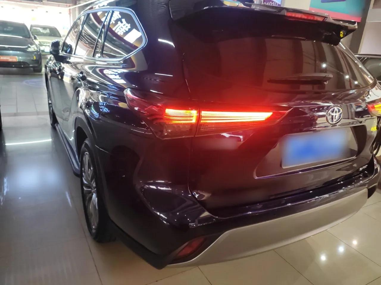 Toyota Highlander 2022 Dual-Engine 2.5L Four-Wheel Drive Prestige Version 7 Seats — миниатюра 7