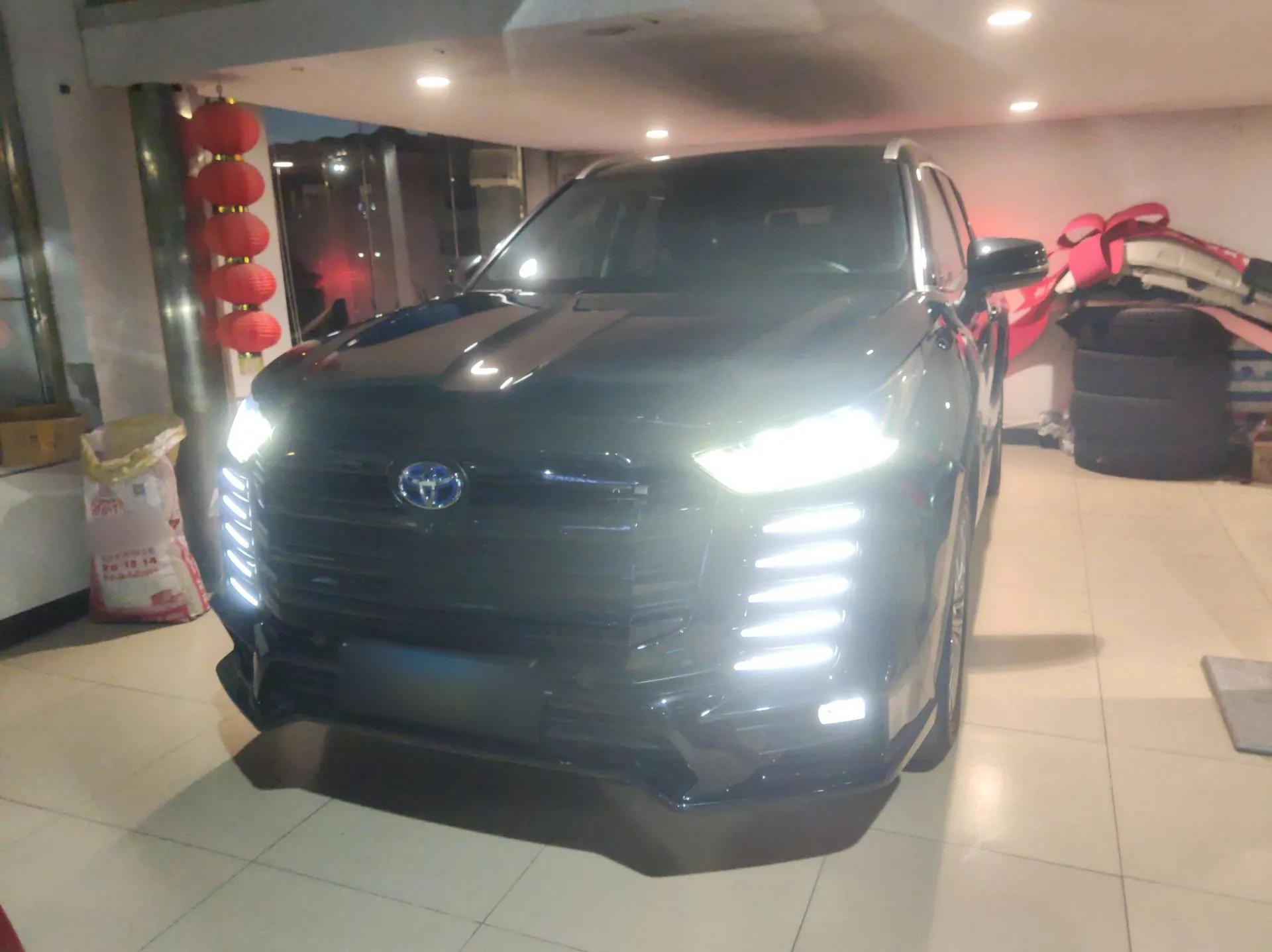 Toyota Highlander 2022 Dual-Engine 2.5L Four-Wheel Drive Prestige Version 7 Seats — миниатюра 3