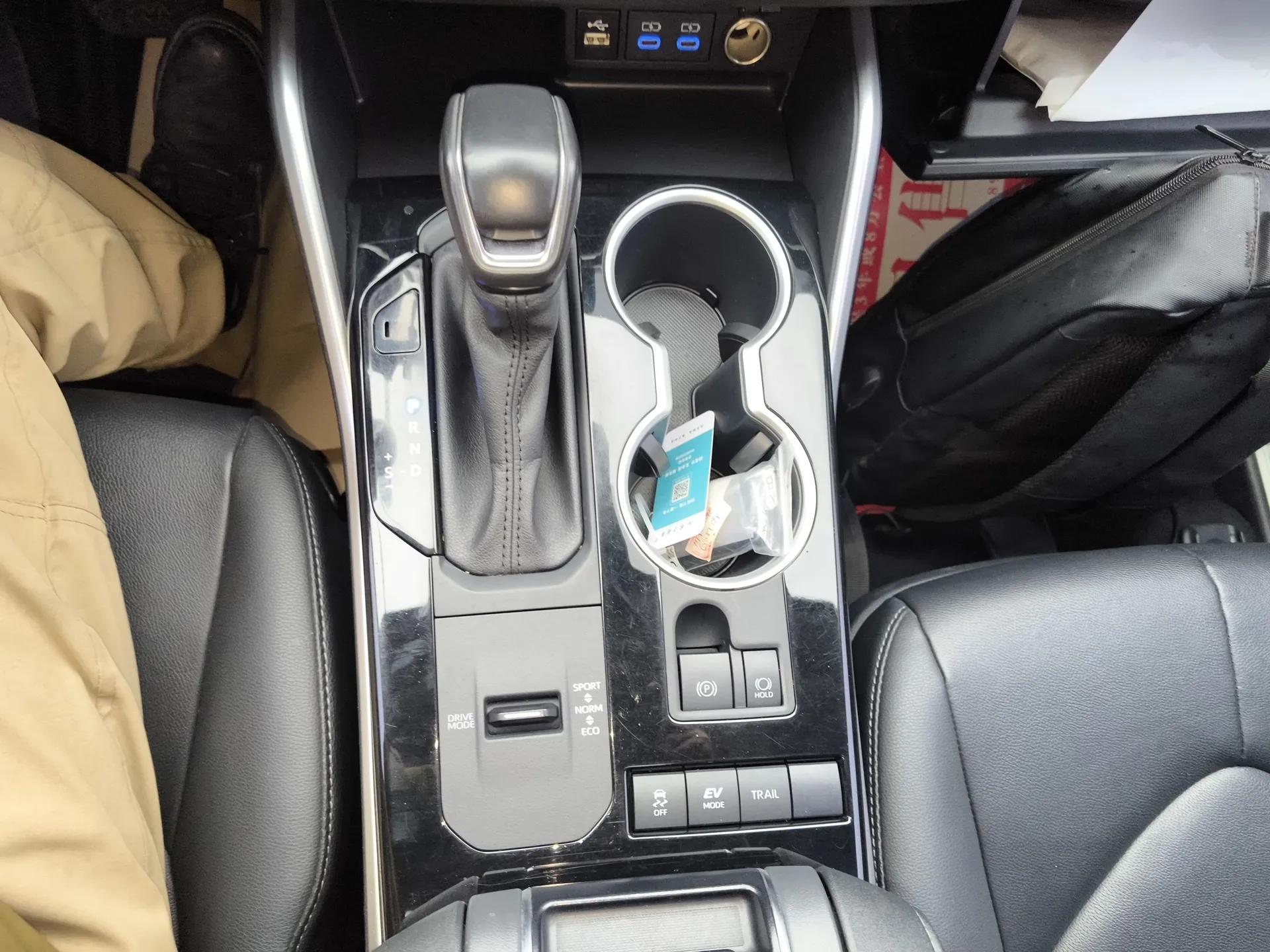 Toyota Highlander 2022 Dual-Engine 2.5L Four-Wheel Drive Prestige Version 7 Seats — миниатюра 17