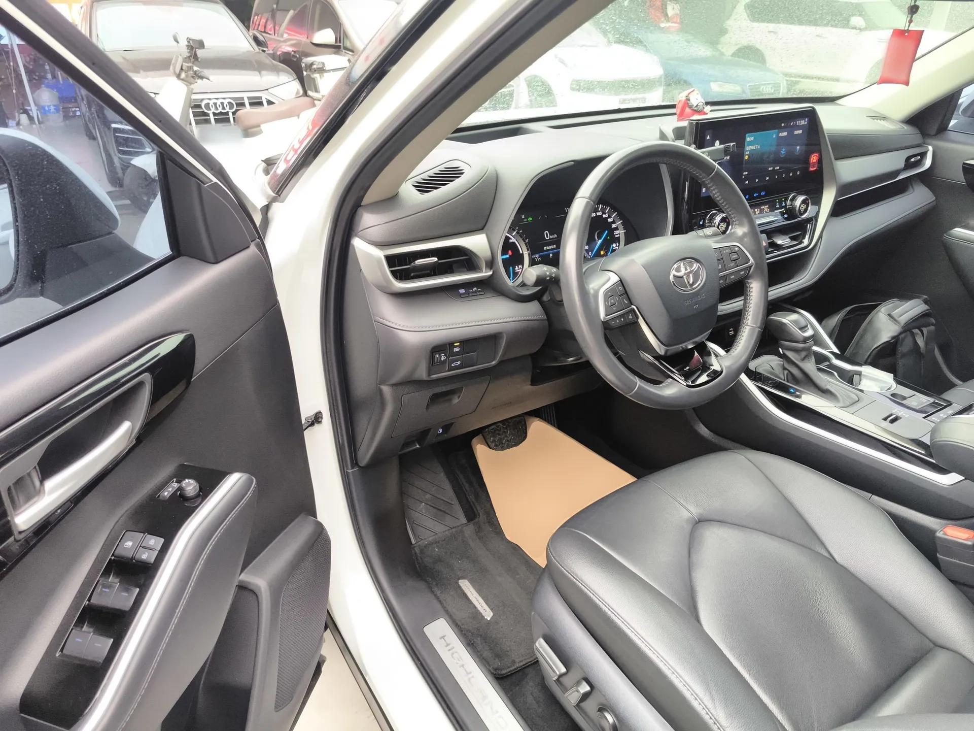 Toyota Highlander 2022 Dual-Engine 2.5L Four-Wheel Drive Prestige Version 7 Seats — миниатюра 19