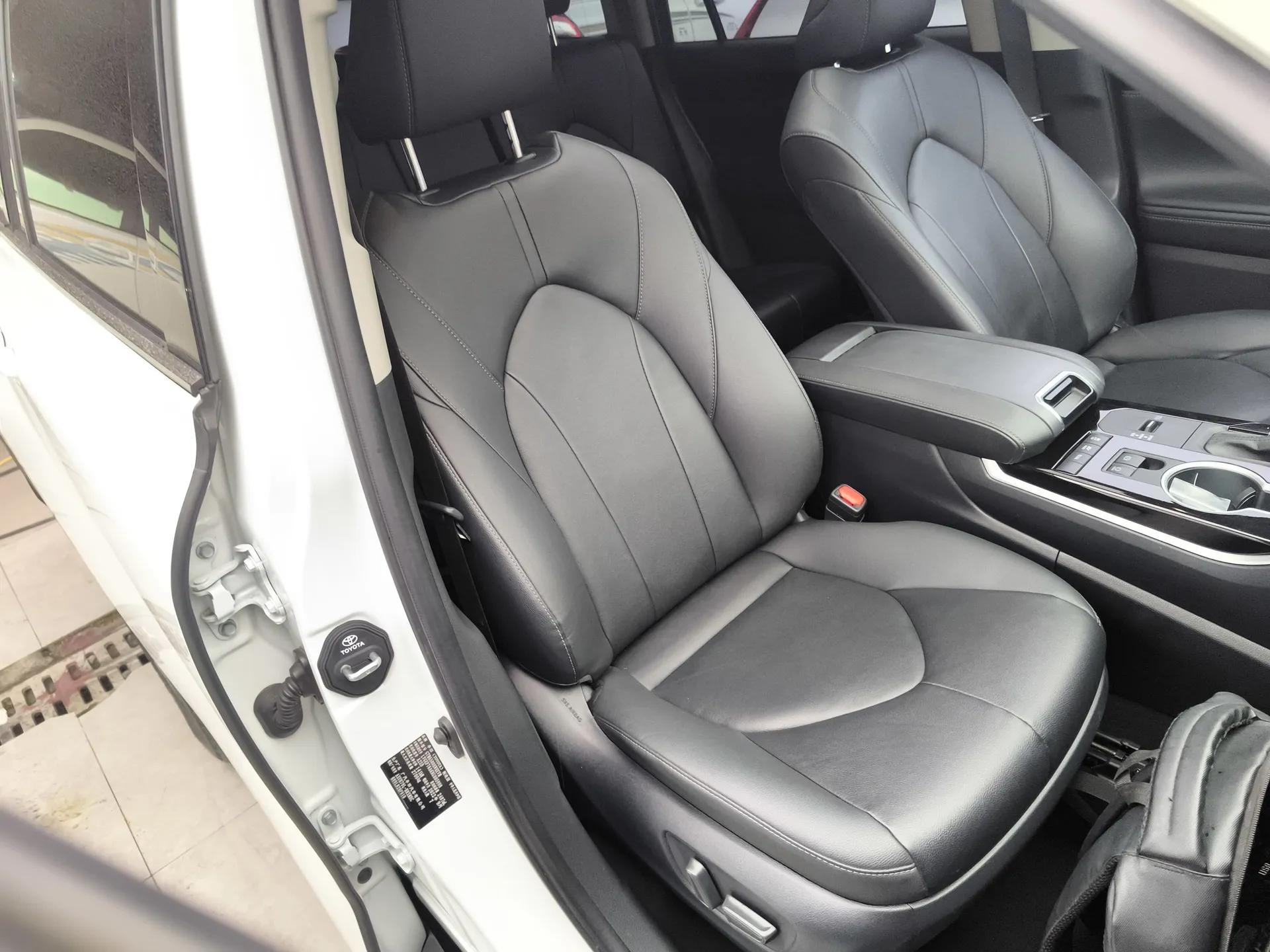 Toyota Highlander 2022 Dual-Engine 2.5L Four-Wheel Drive Prestige Version 7 Seats — миниатюра 23