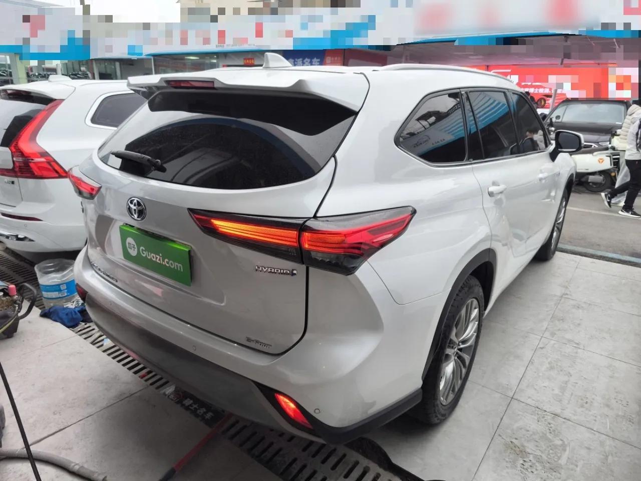 Toyota Highlander 2022 Dual-Engine 2.5L Four-Wheel Drive Prestige Version 7 Seats — миниатюра 6