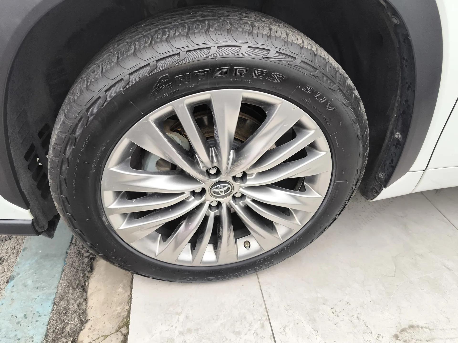 Toyota Highlander 2022 Dual-Engine 2.5L Four-Wheel Drive Prestige Version 7 Seats — миниатюра 8